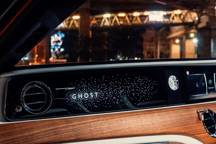 Xe siêu sang Rolls-Royce Ghost đeo biển 'lộc phát' tại Sài Gòn Xe siêu sang Rolls-Royce Ghost đeo biển 'lộc phát' tại Sài Gòn