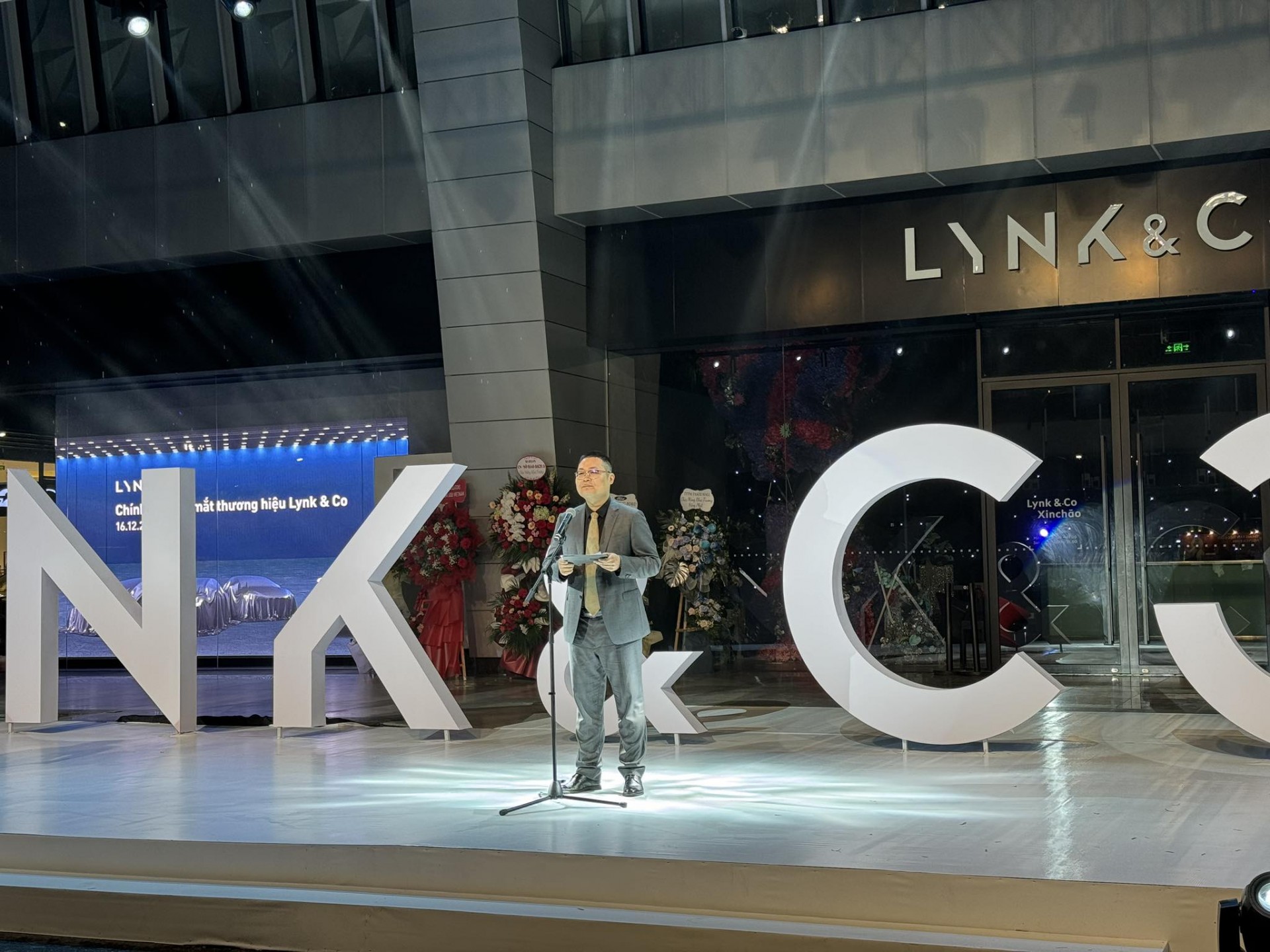 Lynk & Co 09 chính thức ra mắt thị trường Việt Nam, tràn ngập công nghệ nhưng giá bán 2,199 tỷ đồng liệu có khó bán? Lynk & Co 09