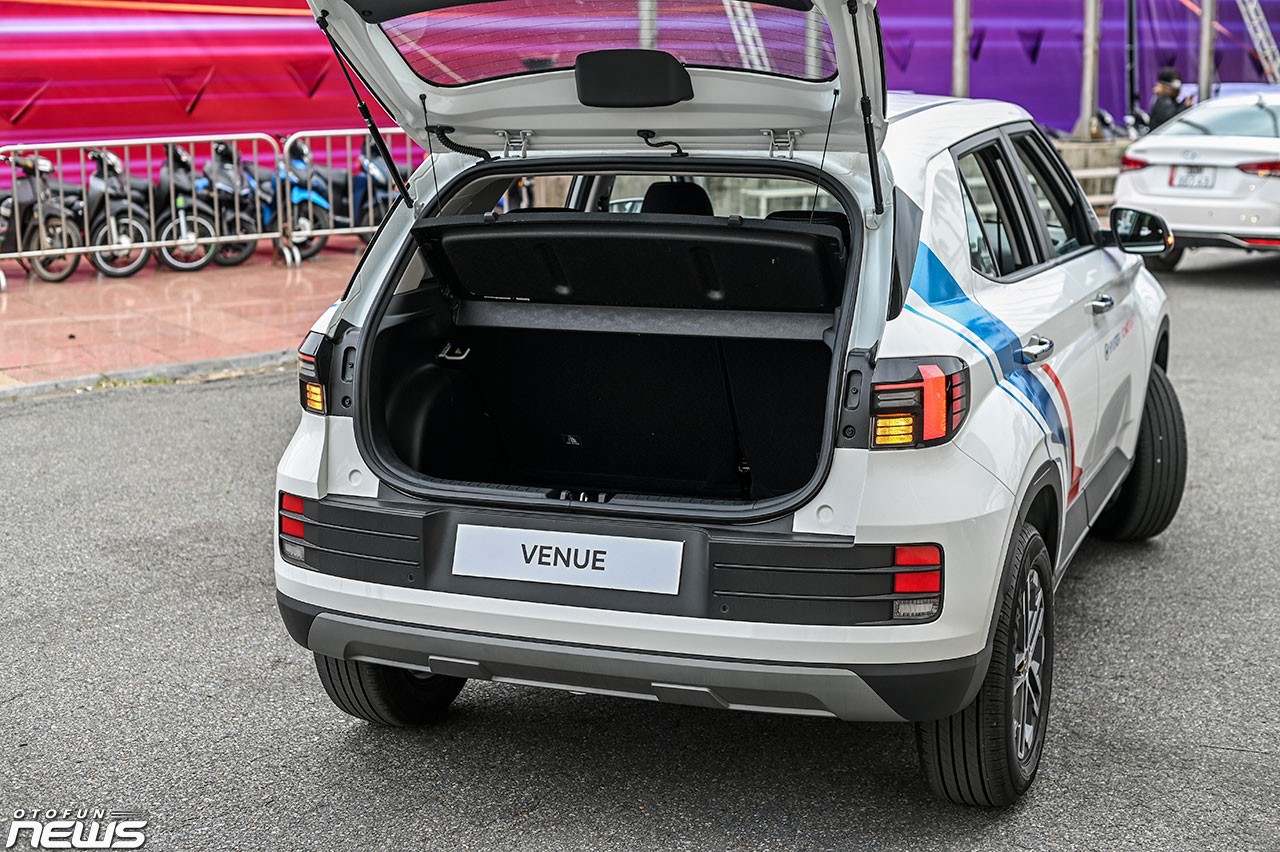 Cận cảnh CUV cỡ A Hyundai Venue vừa ra mắt thị trường Việt Nam Cận cảnh CUV cỡ A Hyundai Venue vừa ra mắt thị trường Việt Nam