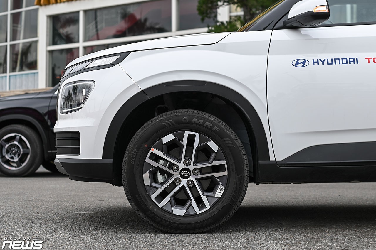 Cận cảnh CUV cỡ A Hyundai Venue vừa ra mắt thị trường Việt Nam Cận cảnh CUV cỡ A Hyundai Venue vừa ra mắt thị trường Việt Nam