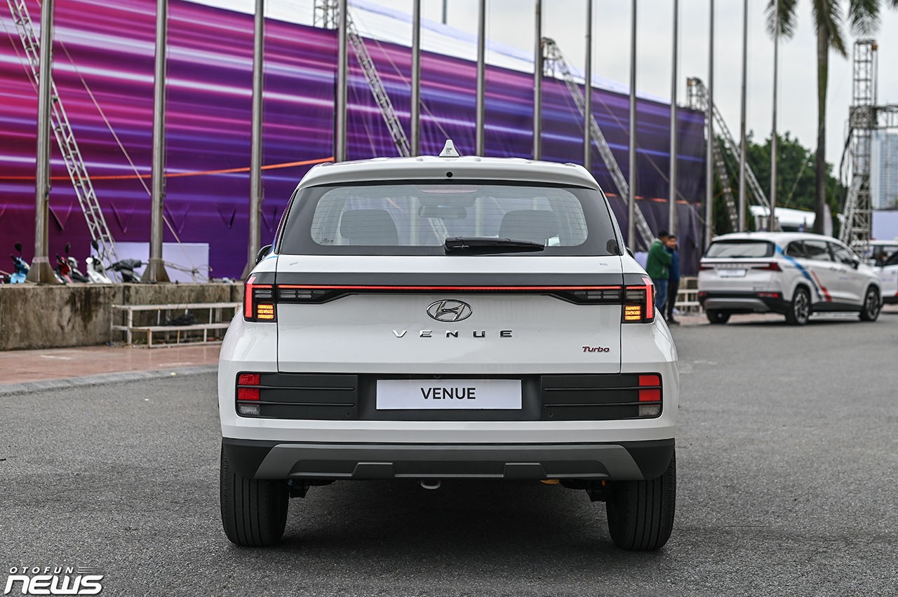 Cận cảnh CUV cỡ A Hyundai Venue vừa ra mắt thị trường Việt Nam Cận cảnh CUV cỡ A Hyundai Venue vừa ra mắt thị trường Việt Nam
