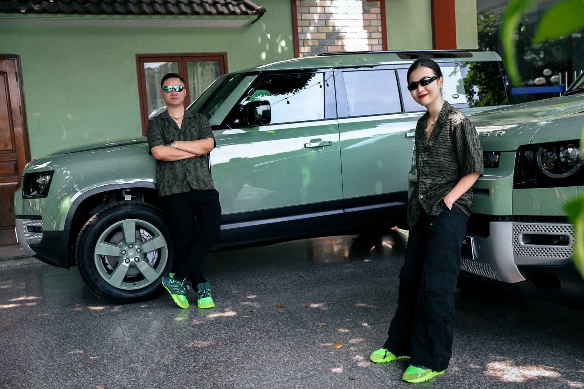 Hai anh em Bình Dương tậu bộ đôi Land Rover Defender hơn 15 tỷ đồng Hai anh em Bình Dương tậu bộ đôi Land Rover Defender hơn 15 tỷ đồng