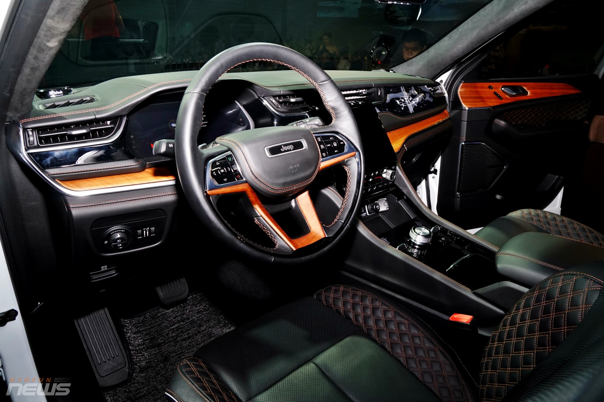 Jeep Grand Cherokee L có thêm phiên bản đặc biệt, giá từ 6,8 tỷ đồng Jeep Grand Cherokee L có thêm phiên bản đặc biệt, giá từ 6,8 tỷ đồng