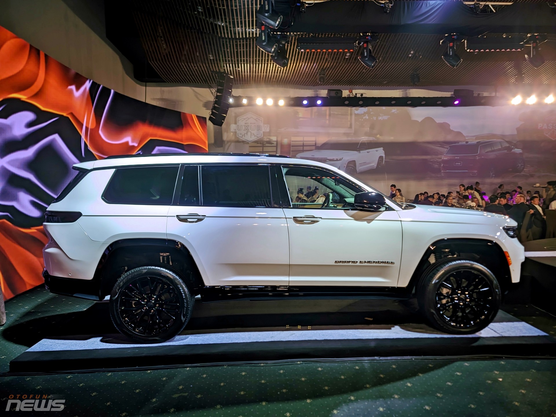 Jeep Grand Cherokee L có thêm phiên bản đặc biệt, giá từ 6,8 tỷ đồng Jeep Grand Cherokee L có thêm phiên bản đặc biệt, giá từ 6,8 tỷ đồng