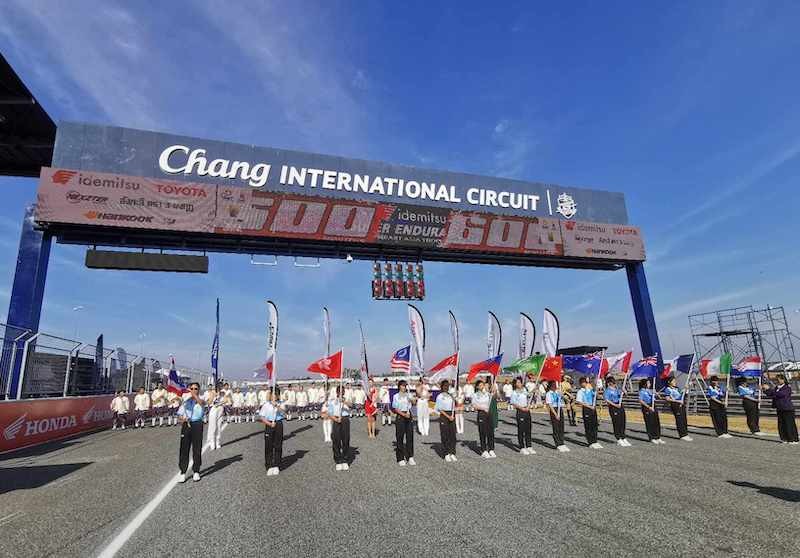 Chủ tịch Tập đoàn Toyota chinh phục cuộc ‘hành xác’ 10 tiếng liên tục bằng xe hydro Chủ tịch Tập đoàn Toyota chinh phục cuộc ‘hành xác’ 10 tiếng liên tục bằng xe hydro