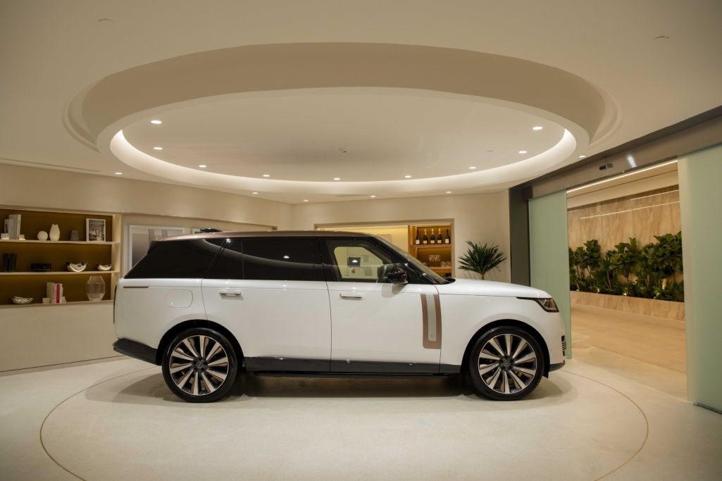 Range Rover SV ra mắt, lựa chọn mới cho giới siêu giàu tại Việt Nam Range Rover SV ra mắt, lựa chọn mới cho giới siêu giàu tại Việt Nam