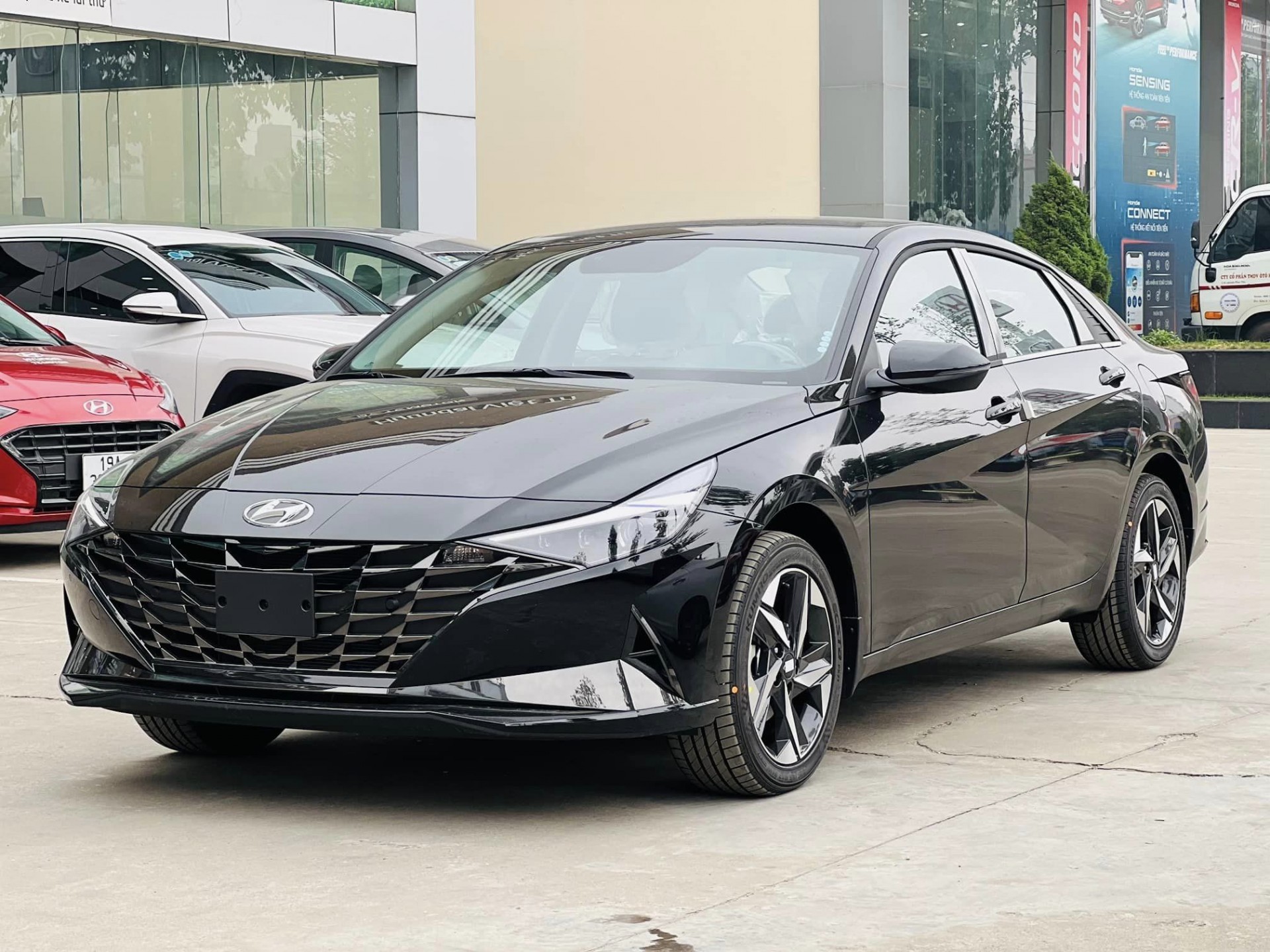 Hyundai Elantra tại Việt Nam có giá rẻ ngang Accent Hyundai Elantra tại Việt Nam có giá rẻ ngang Accent