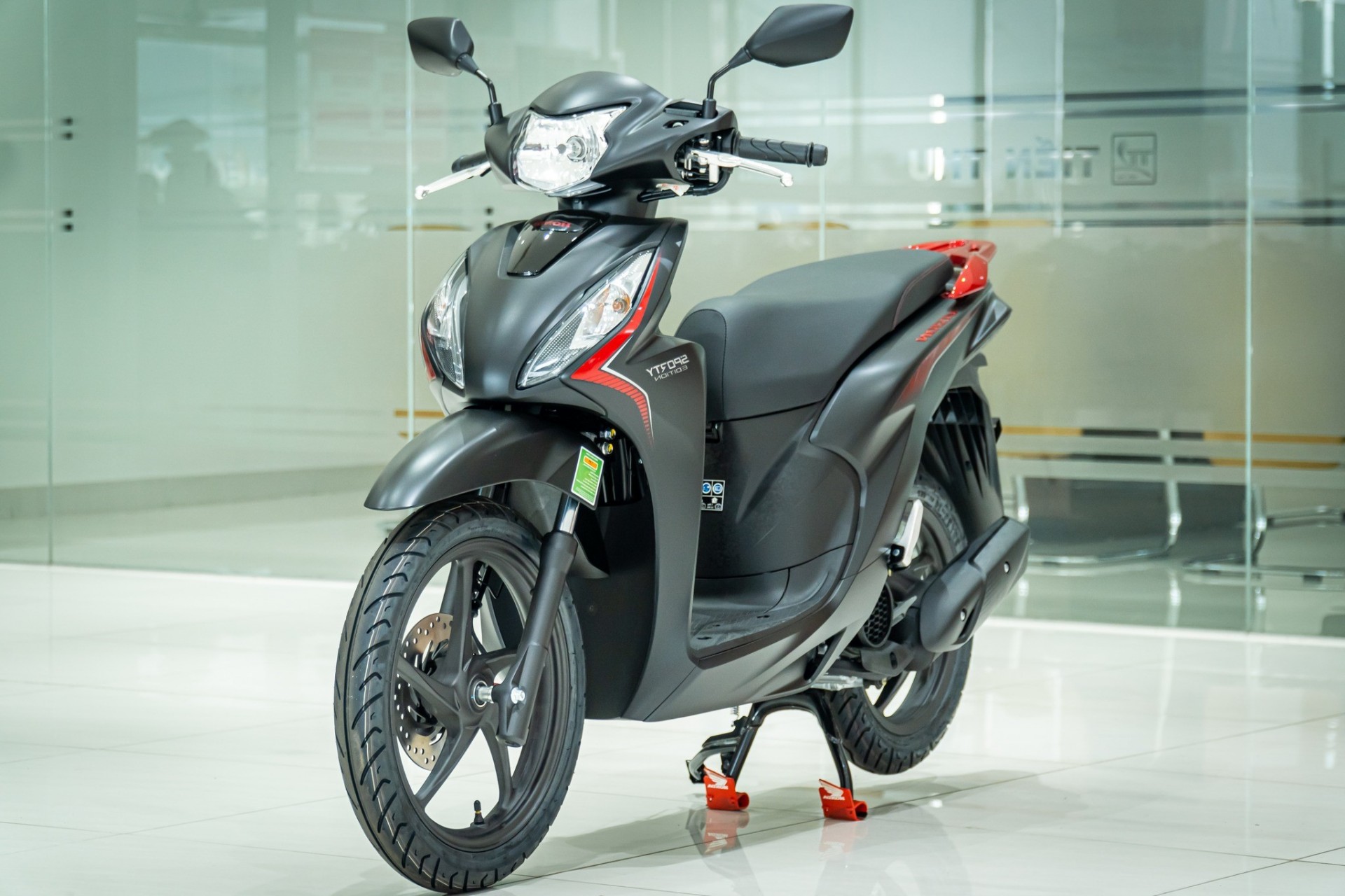 Honda Vision giảm giá mạnh dịp cuối năm, thấp hơn giá đề xuất