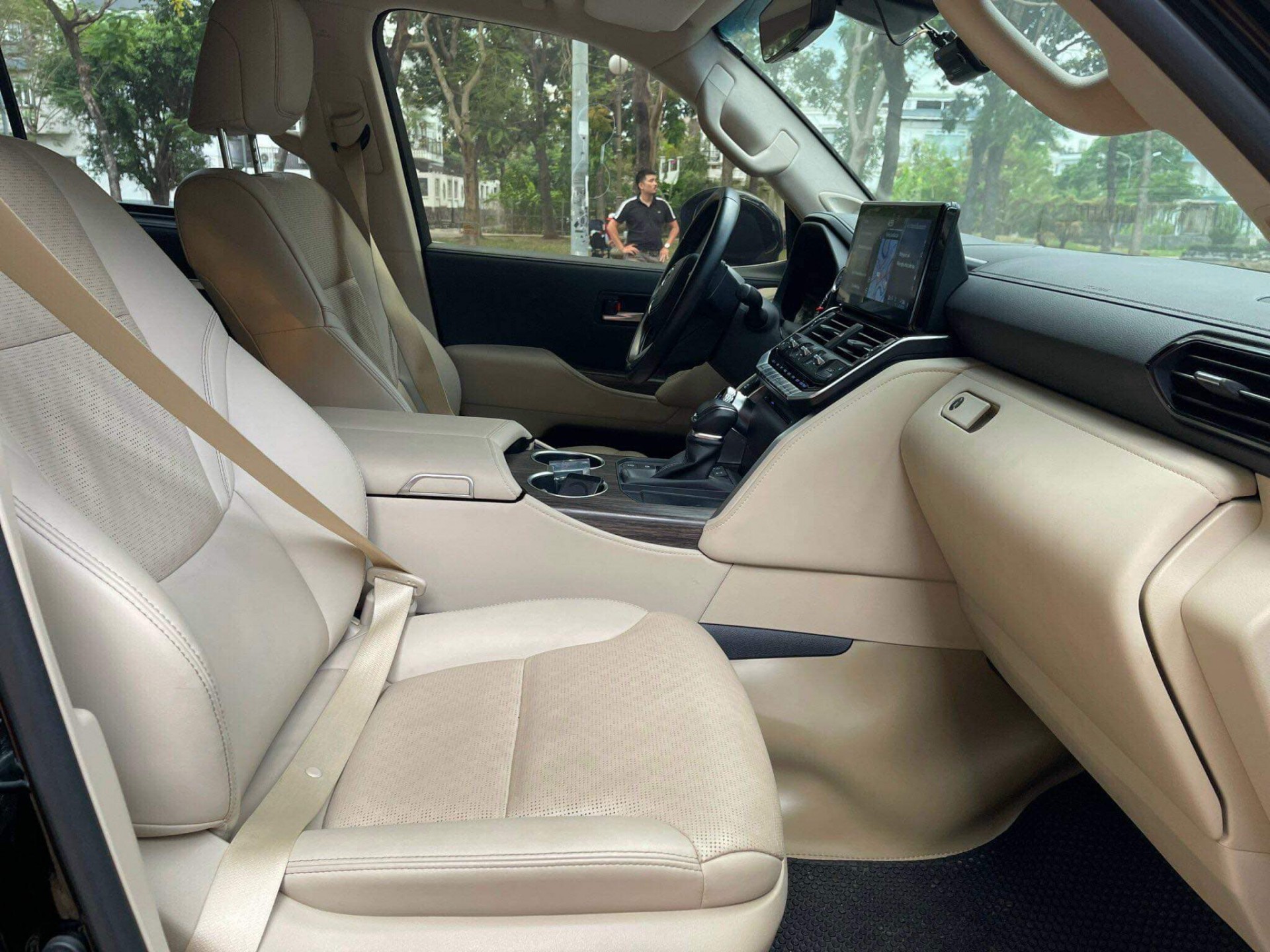 Giá Toyota Land Cruiser lăn bánh 34.000 km vẫn cao hơn 300 triệu so với giá niêm yết Giá Toyota Land Cruiser lăn bánh 34.000 km vẫn cao hơn 300 triệu so với giá niêm yết