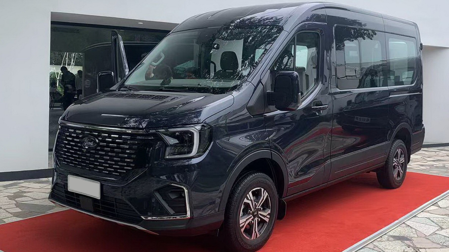 Cận cảnh Ford Transit 2024 sắp được bán tại Việt Nam