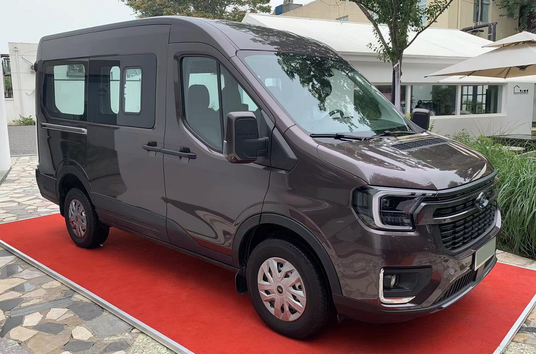 Cận cảnh Ford Transit 2024 về sắp được bán tại Việt Nam Cận cảnh Ford Transit 2024 về sắp được bán tại Việt Nam