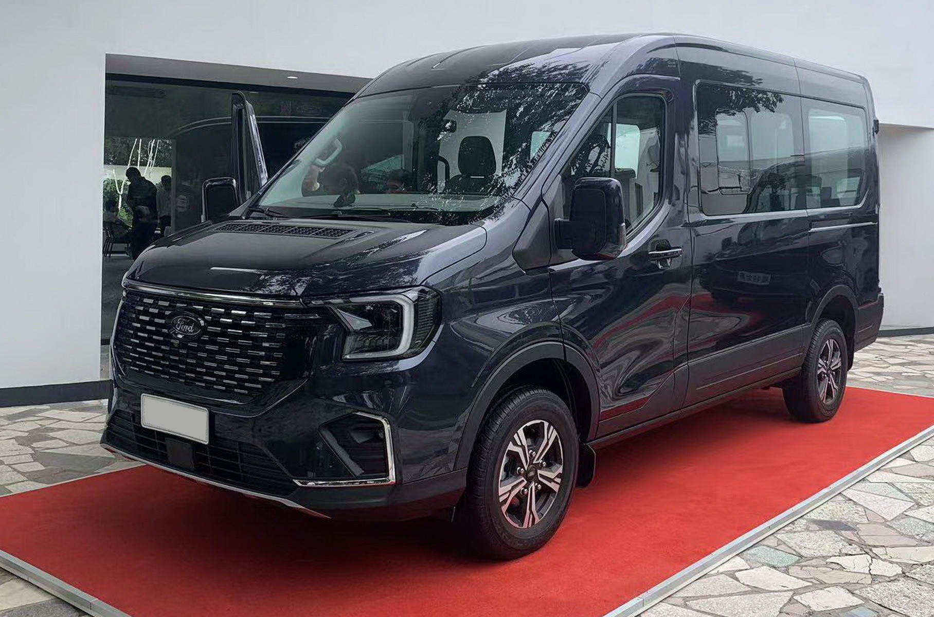 Cận cảnh Ford Transit 2024 về sắp được bán tại Việt Nam Cận cảnh Ford Transit 2024 về sắp được bán tại Việt Nam