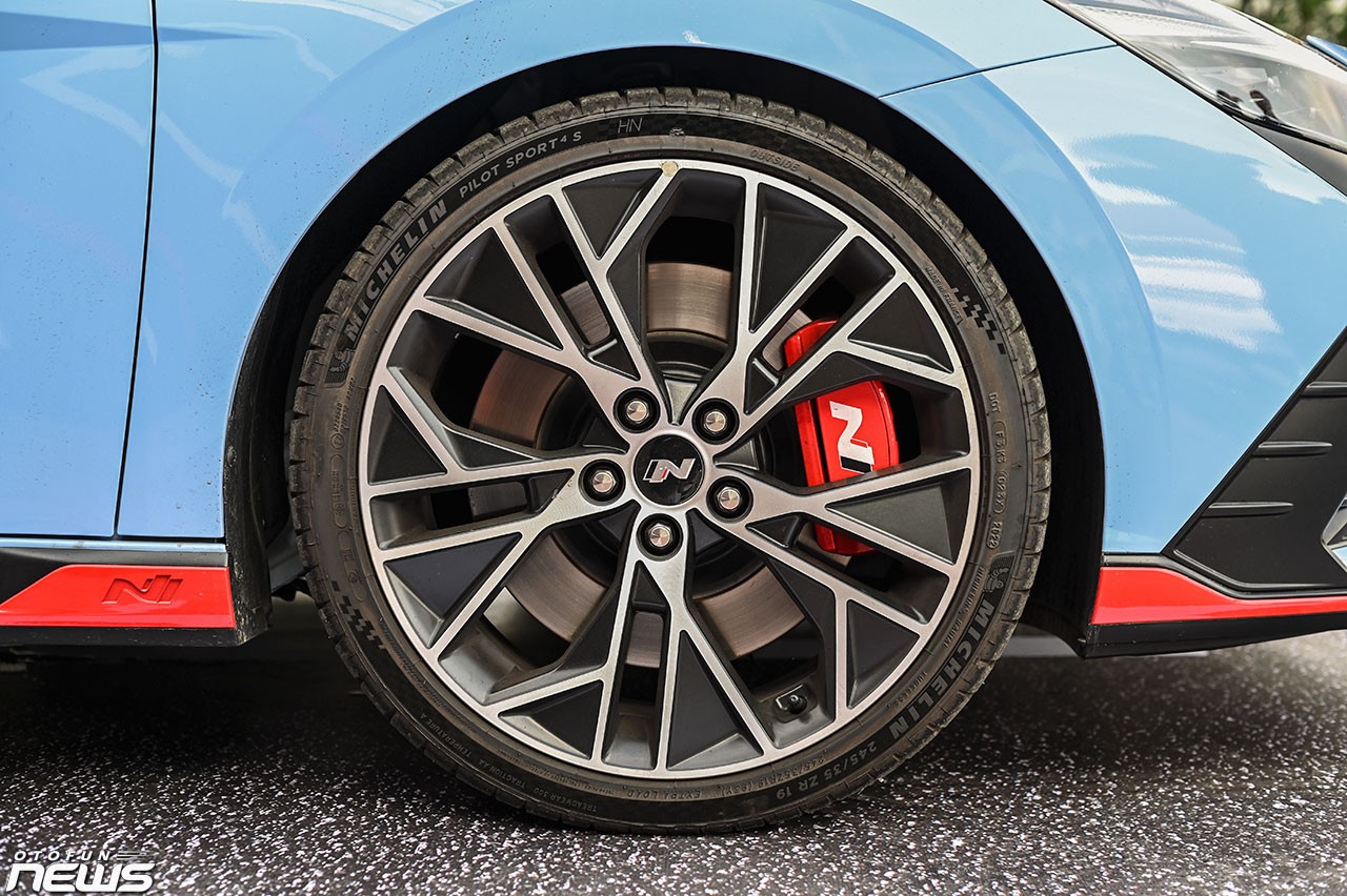 Chi tiết Hyundai Elantra N vừa được mang về Việt Nam Chi tiết Hyundai Elantra N vừa được mang về Việt Nam