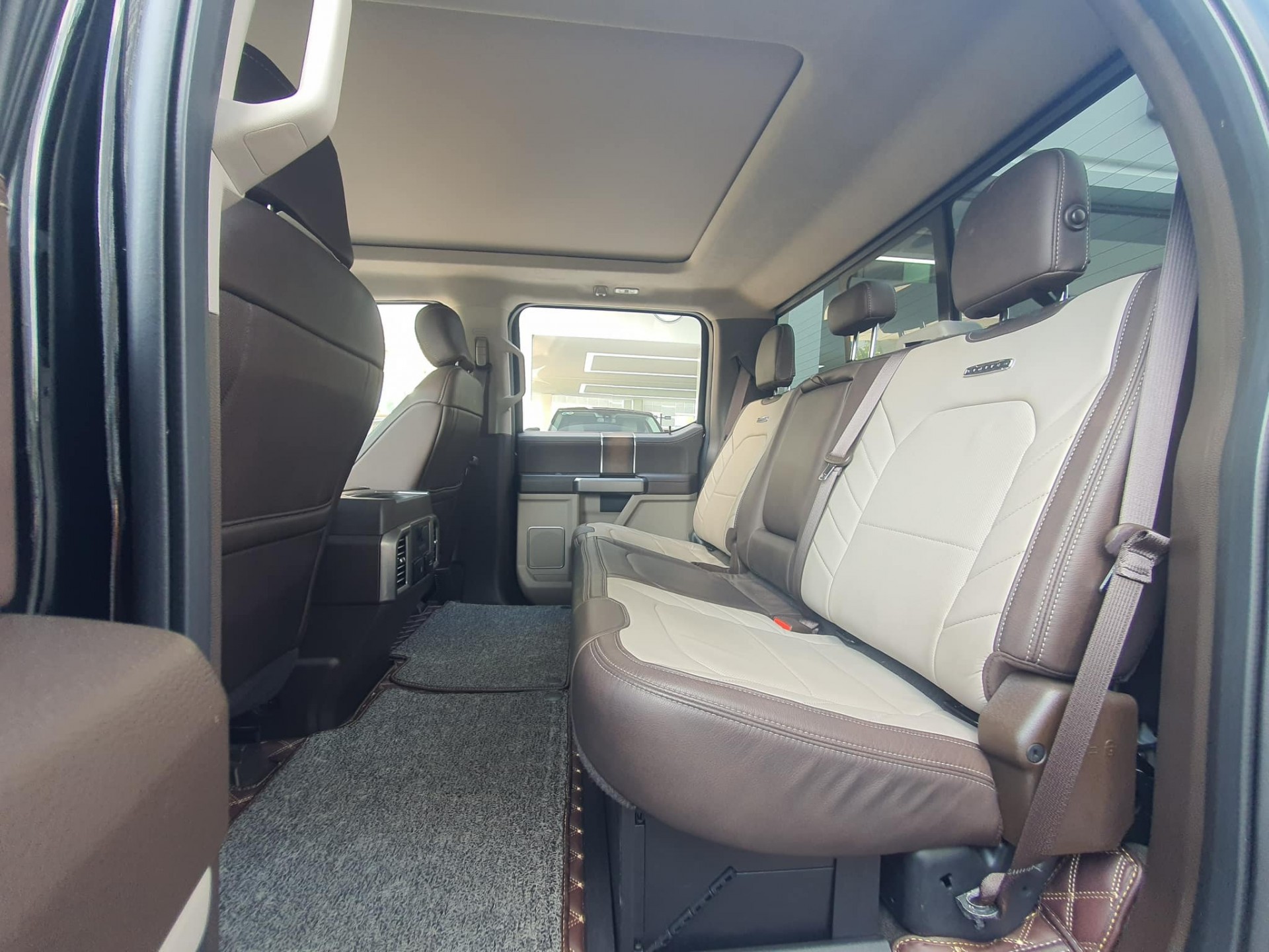Ford F-350 độc nhất Việt Nam lên sàn xe cũ, giá rao bán gần 4,7 tỷ đồng
