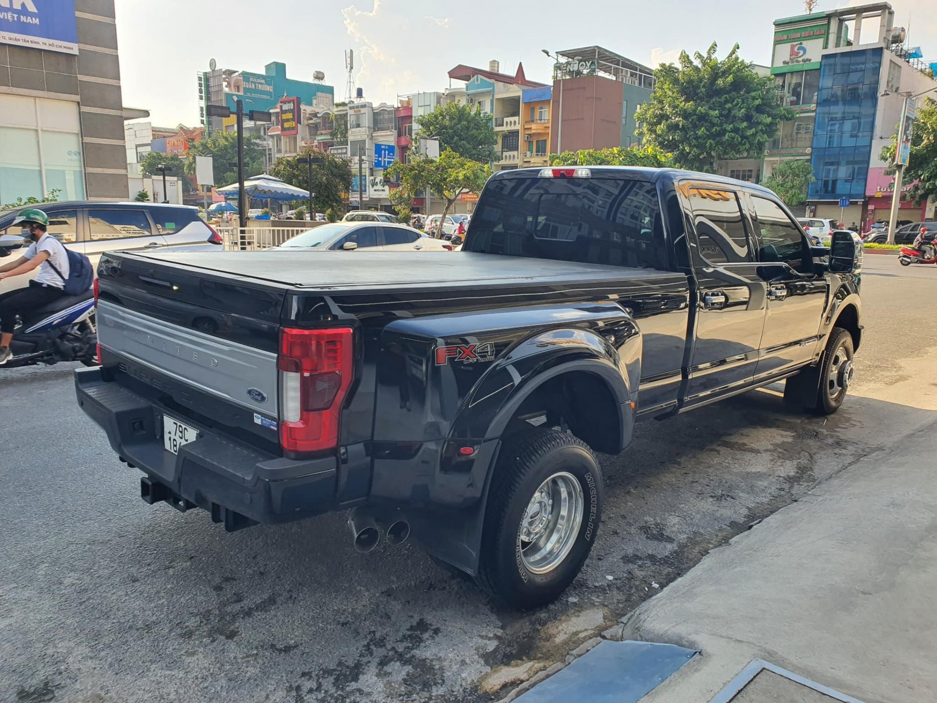 Ford F-350 độc nhất Việt Nam lên sàn xe cũ, giá rao bán gần 4,7 tỷ đồng