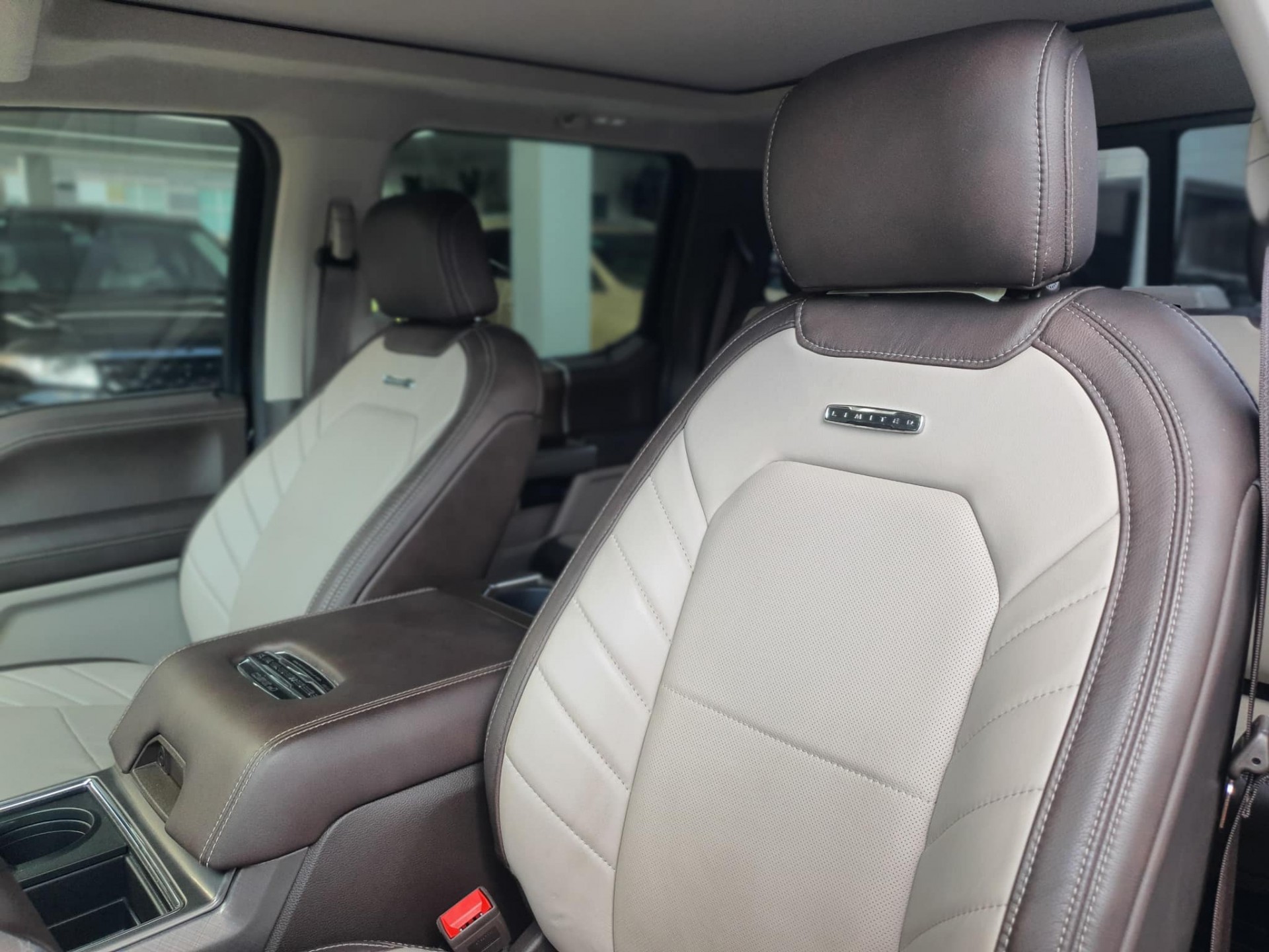 Ford F-350 độc nhất Việt Nam lên sàn xe cũ, giá rao bán gần 4,7 tỷ đồng