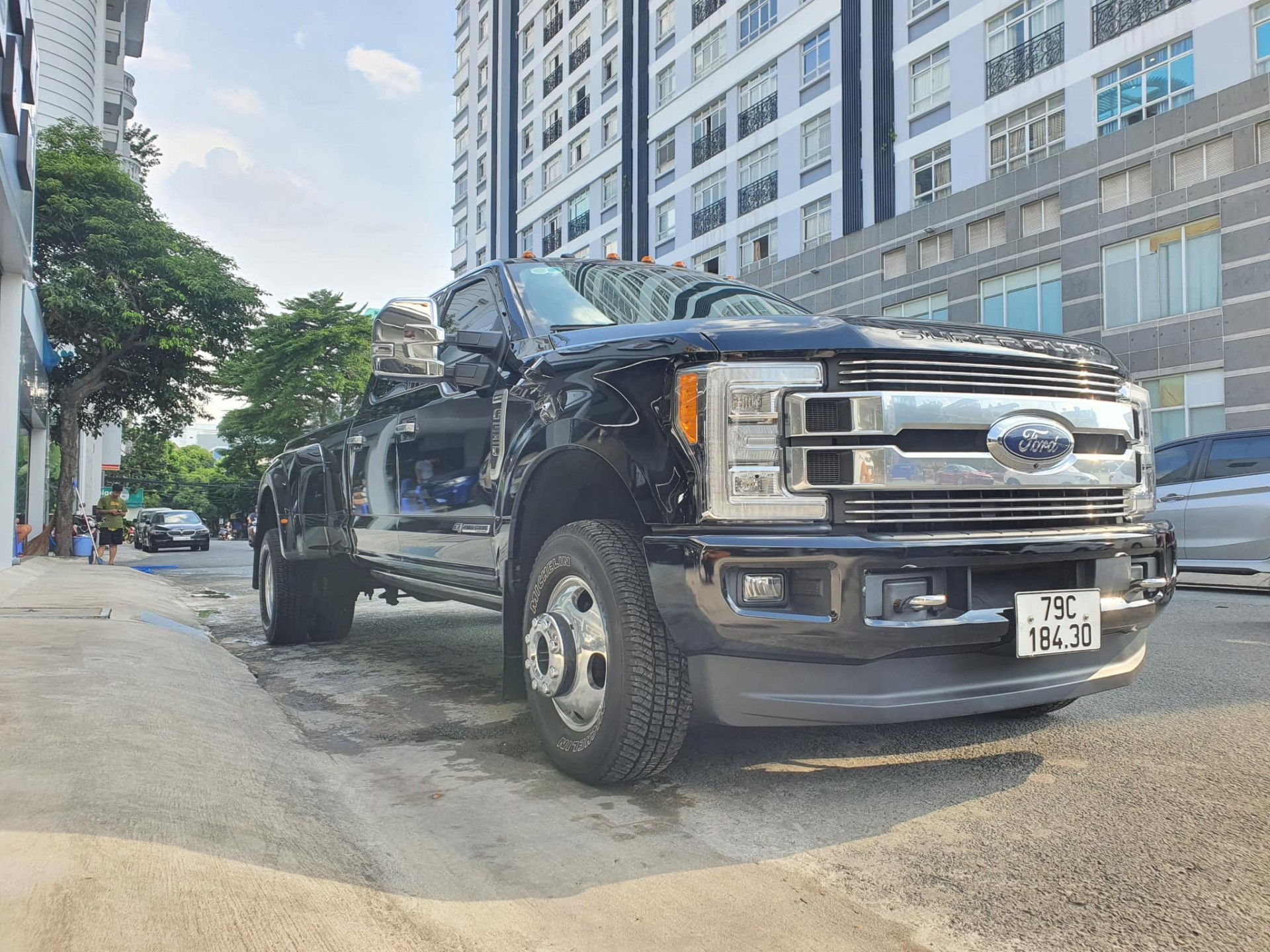 Ford F-350 độc nhất Việt Nam lên sàn xe cũ, giá rao bán gần 4,7 tỷ đồng