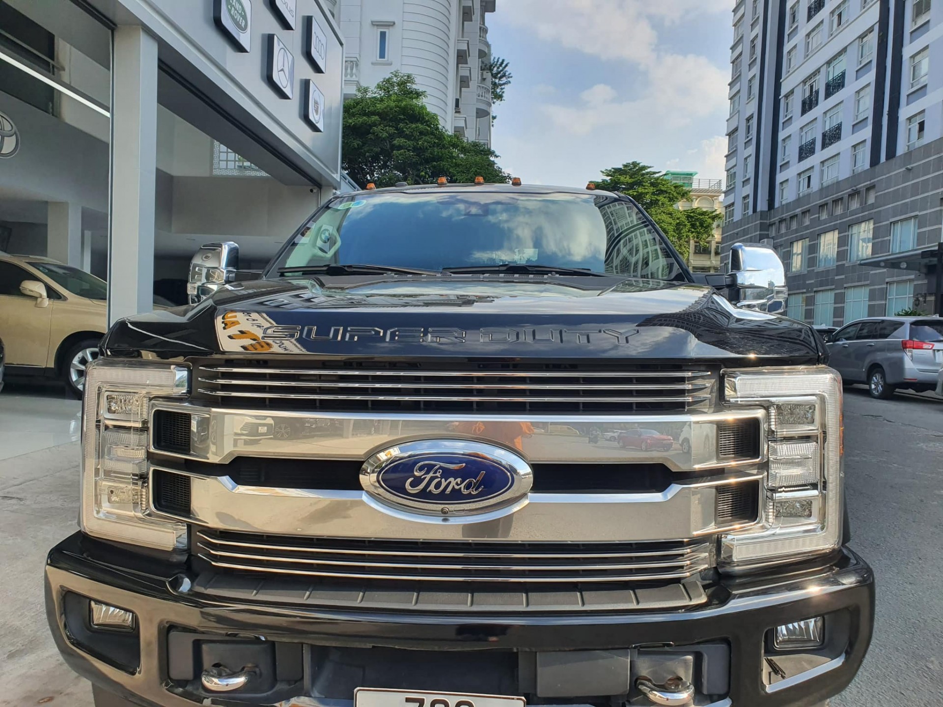 Ford F-350 độc nhất Việt Nam lên sàn xe cũ, giá rao bán gần 4,7 tỷ đồng