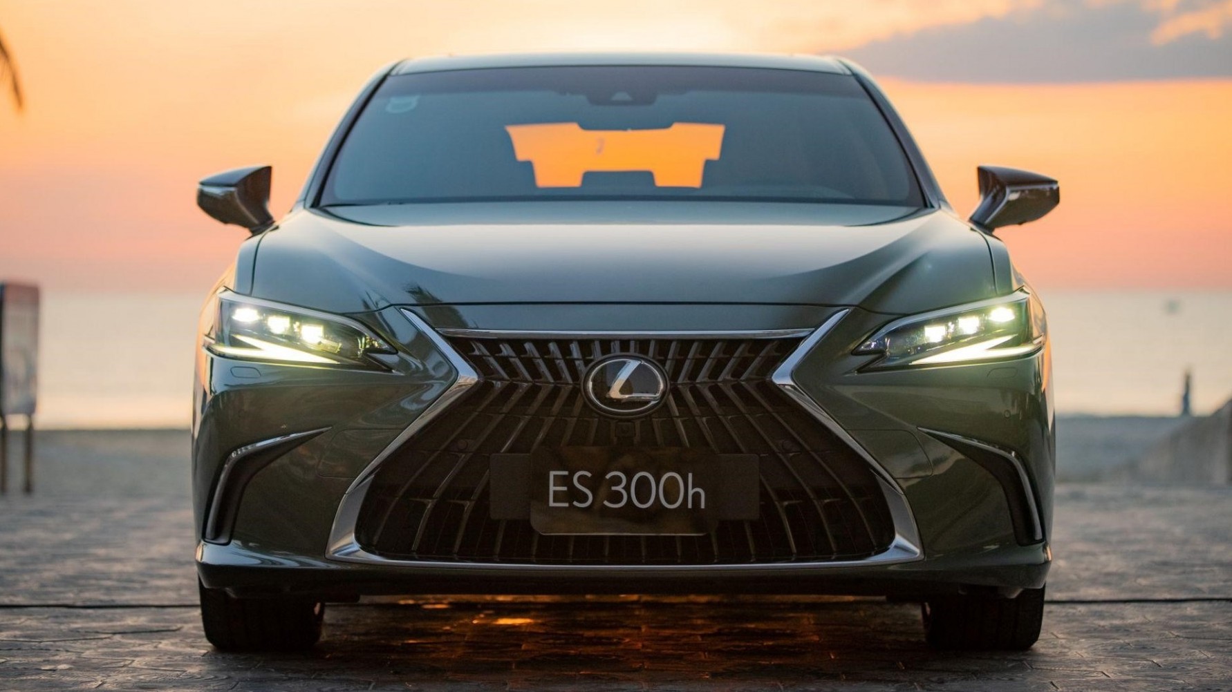 Lexus ES 300h – Sang trọng nhưng không phô trương