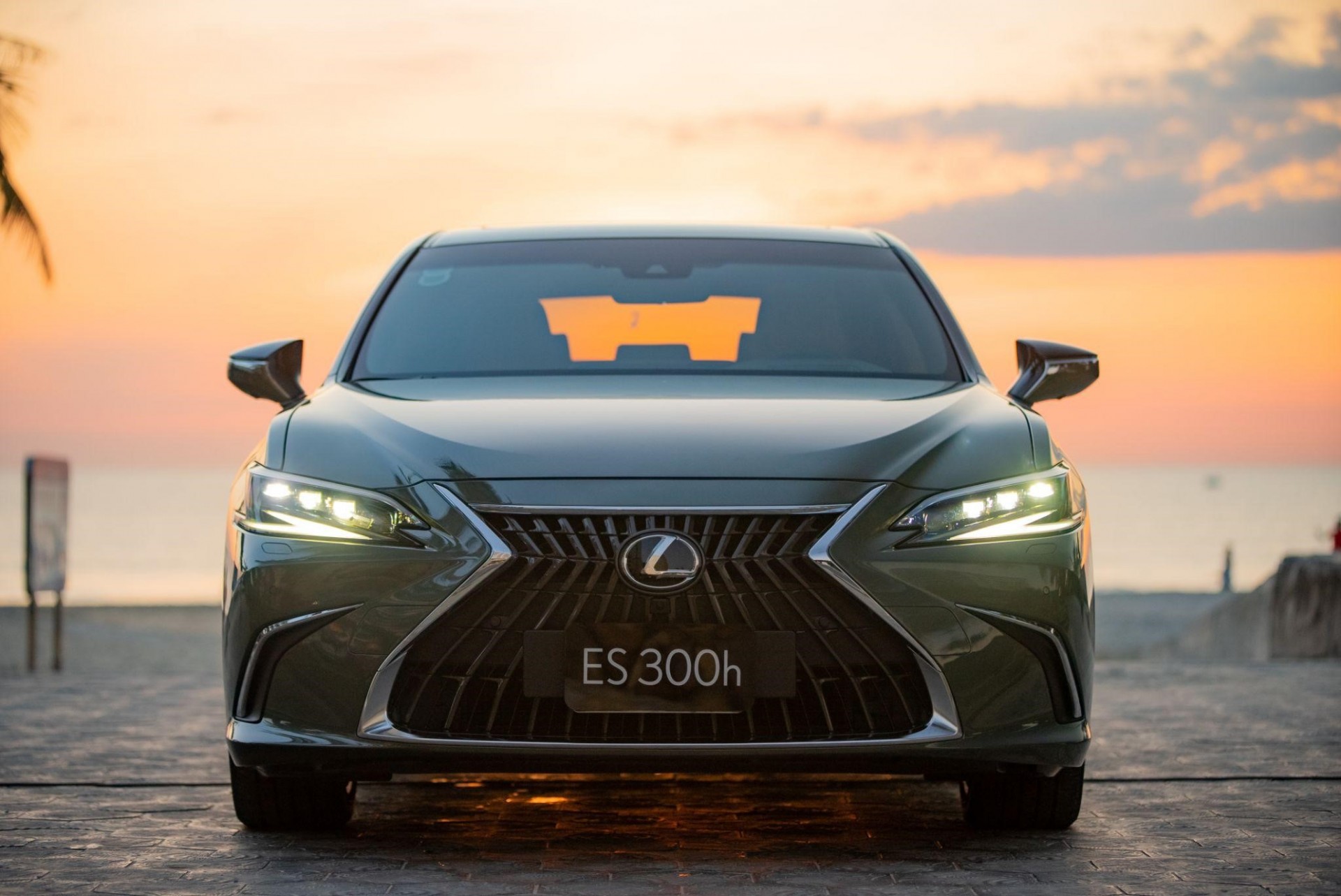 Lexus ES 300h – Sang trọng nhưng không phô trương Lexus ES 300h – Sang trọng nhưng không phô trương