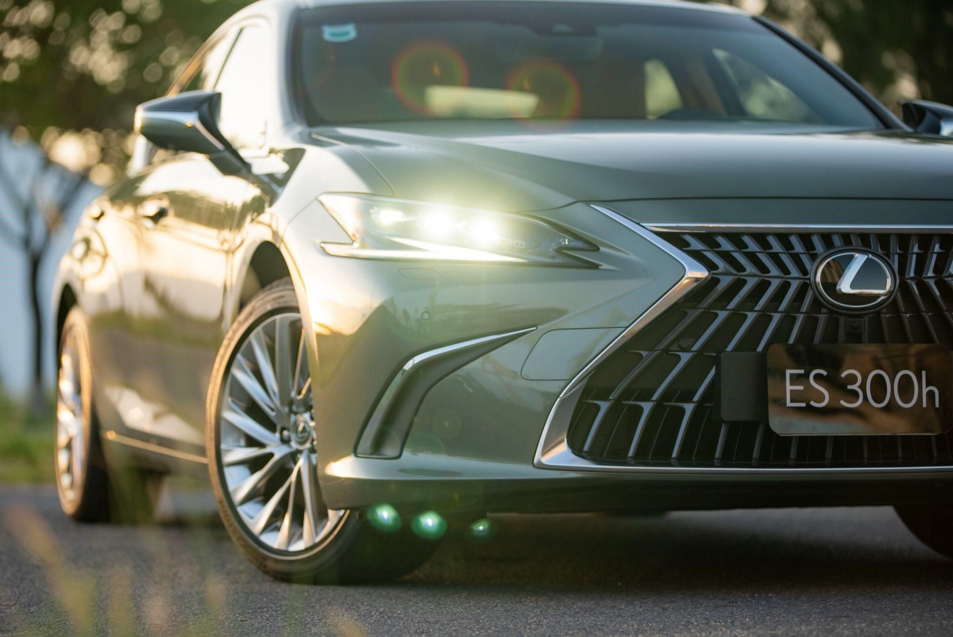 Lexus ES 300h – Sang trọng nhưng không phô trương Lexus ES 300h – Sang trọng nhưng không phô trương