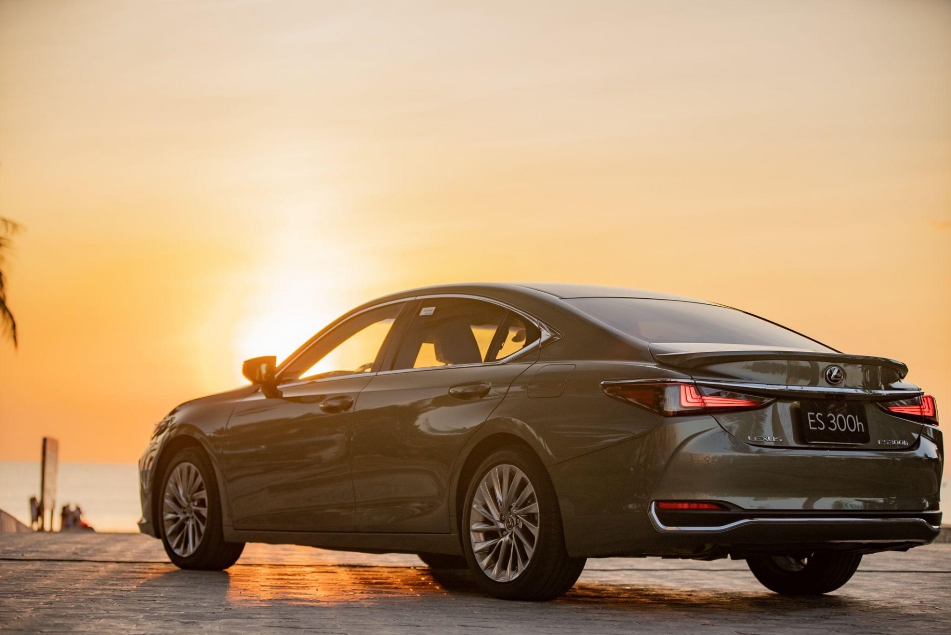 Lexus ES 300h – Sang trọng nhưng không phô trương Lexus ES 300h – Sang trọng nhưng không phô trương