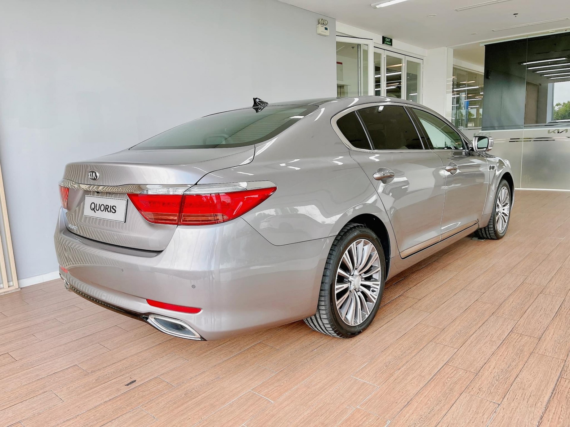 Kia Quoris mới 100% giảm giá gần 1,2 tỷ đồng vẫn khó bán Kia Quoris mới 100% giảm giá gần 1,2 tỷ đồng vẫn khó bán