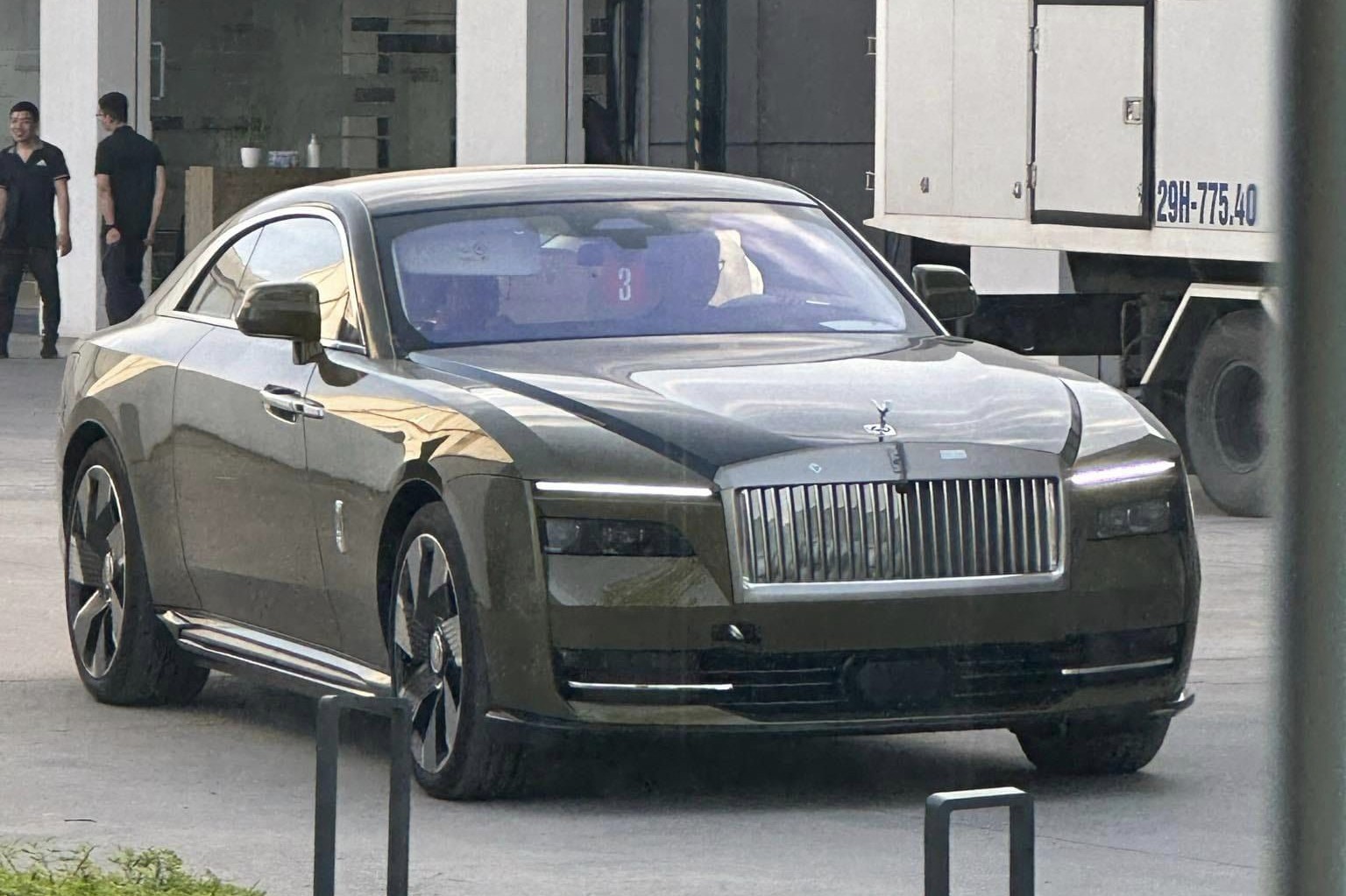 Rolls-Royce Spectre ra mắt Việt Nam vào ngày 12/1, khởi điểm gần 18 tỷ đồng Rolls-Royce Spectre ra mắt Việt Nam vào ngày 12/1, khởi điểm gần 18 tỷ đồng