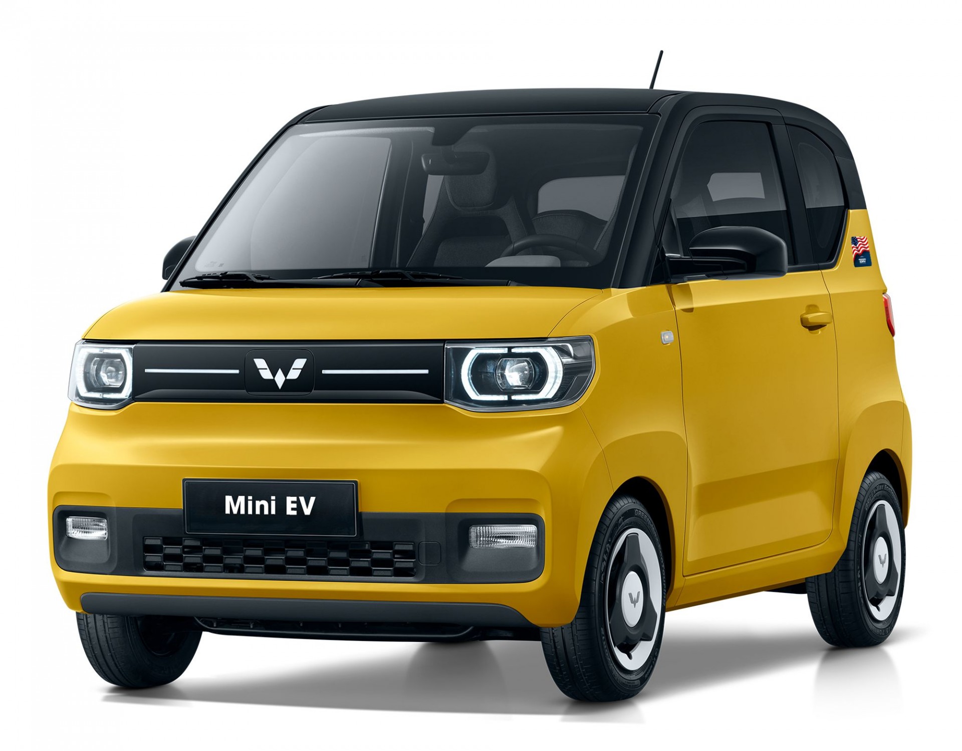 Wuling HongGuang Mini EV từ bỏ chữ Wuling trên thân xe, dán hình cờ Mỹ