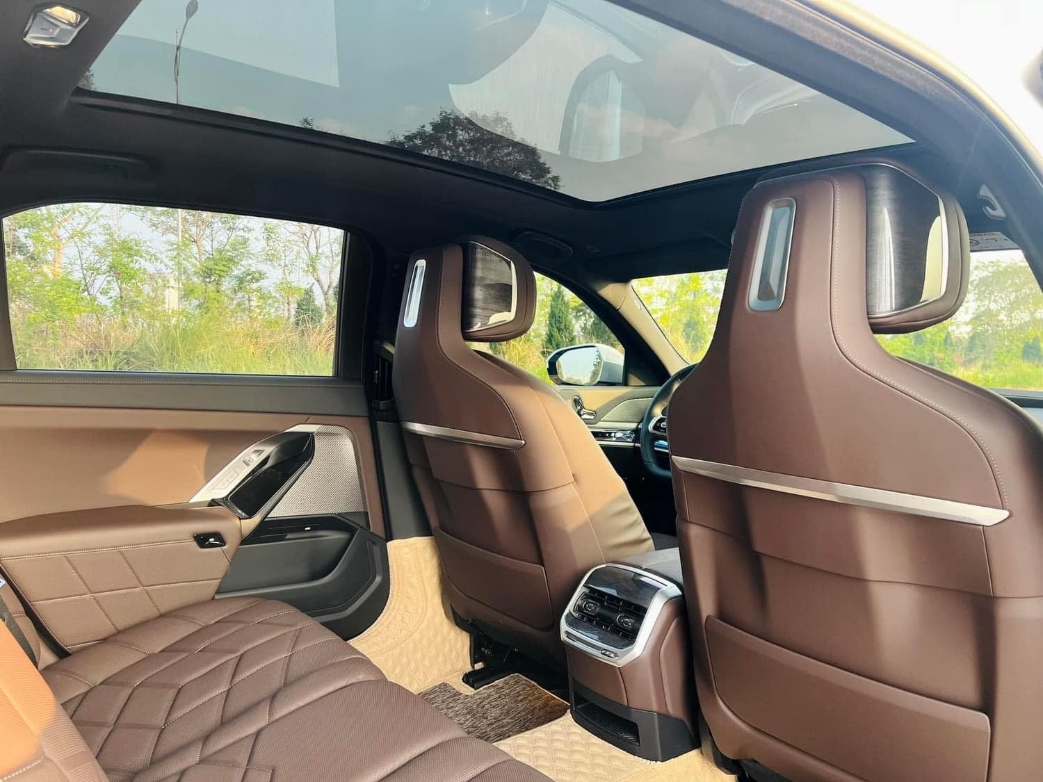 Chỉ sau 3 tháng lăn bánh, BMW 7-Series 2023 siêu lướt lỗ 600 triệu đồng