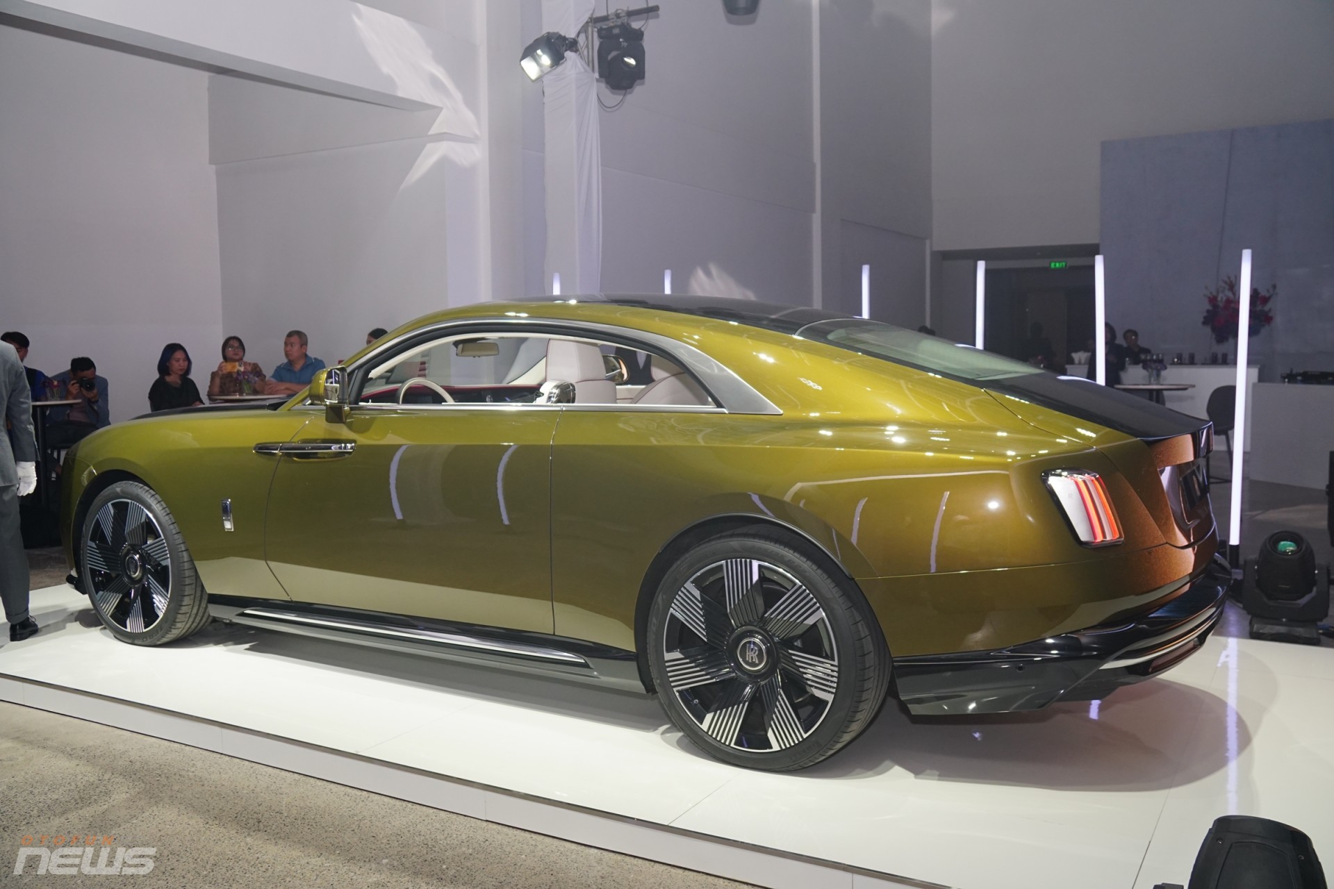 Xe điện Rolls Royce Spectre ra mắt tại Việt Nam, giá từ 18 tỷ đồng