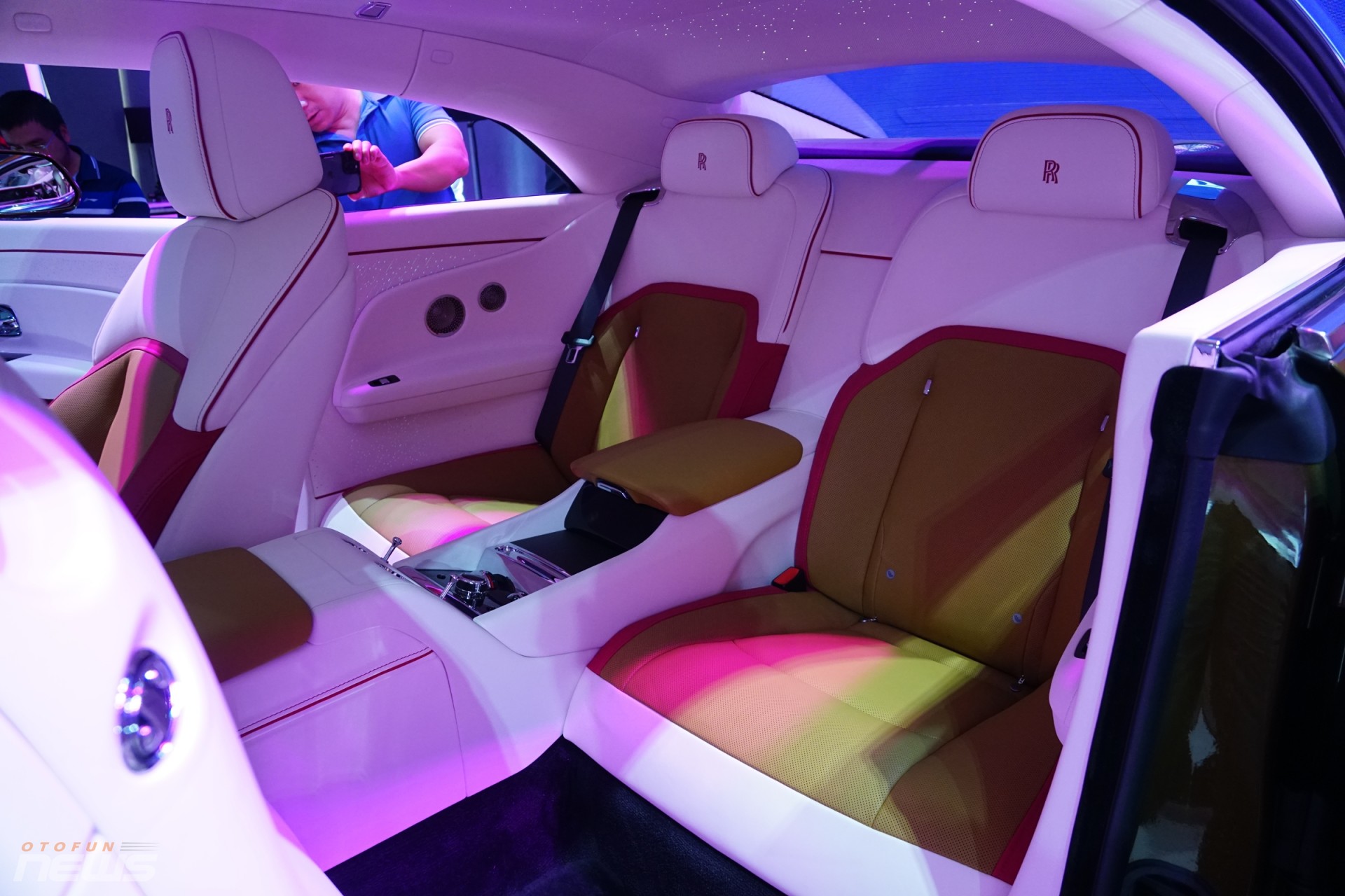 Xe điện Rolls Royce Spectre ra mắt tại Việt Nam, giá từ 18 tỷ đồng