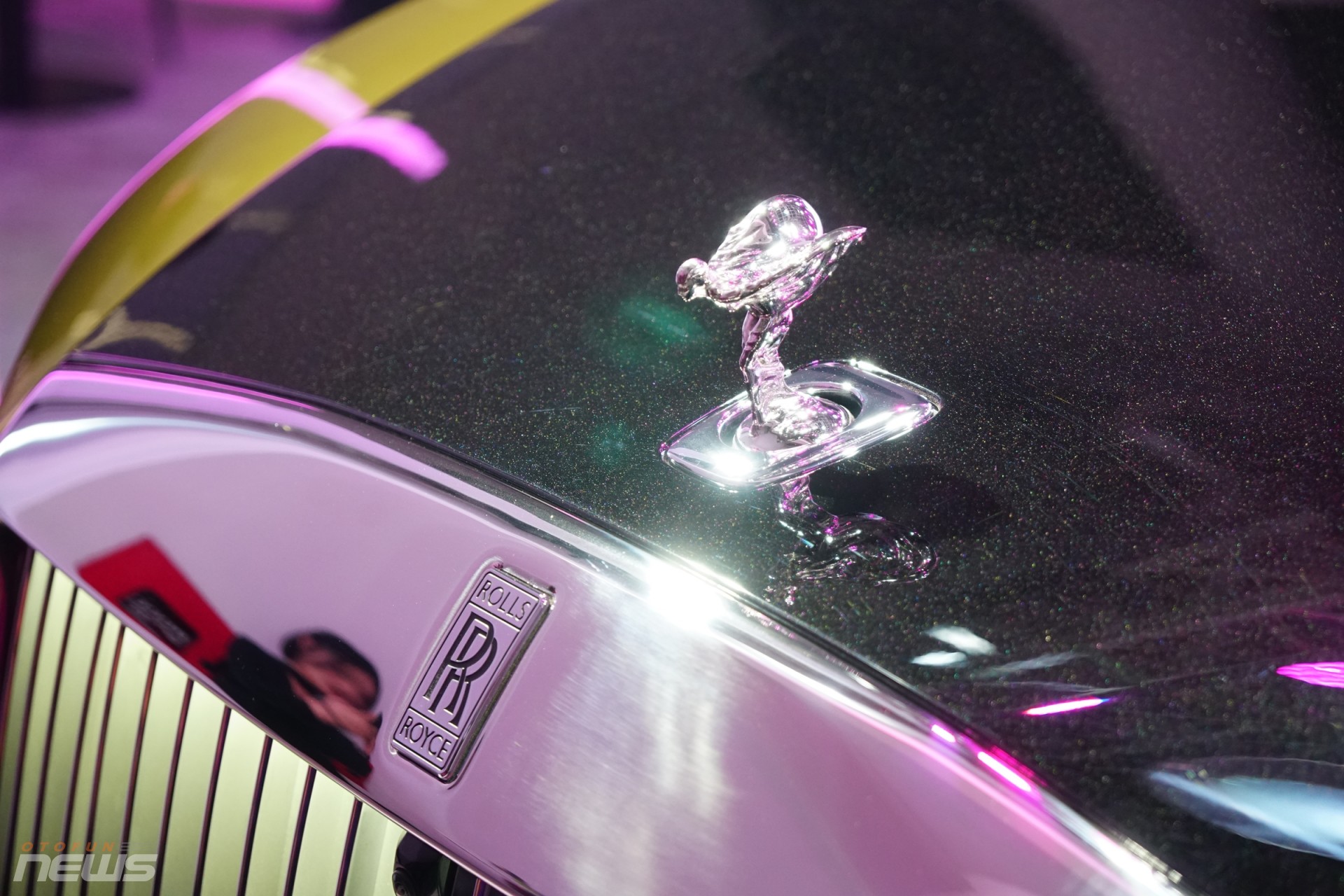Xe điện Rolls Royce Spectre ra mắt tại Việt Nam, giá từ 18 tỷ đồng