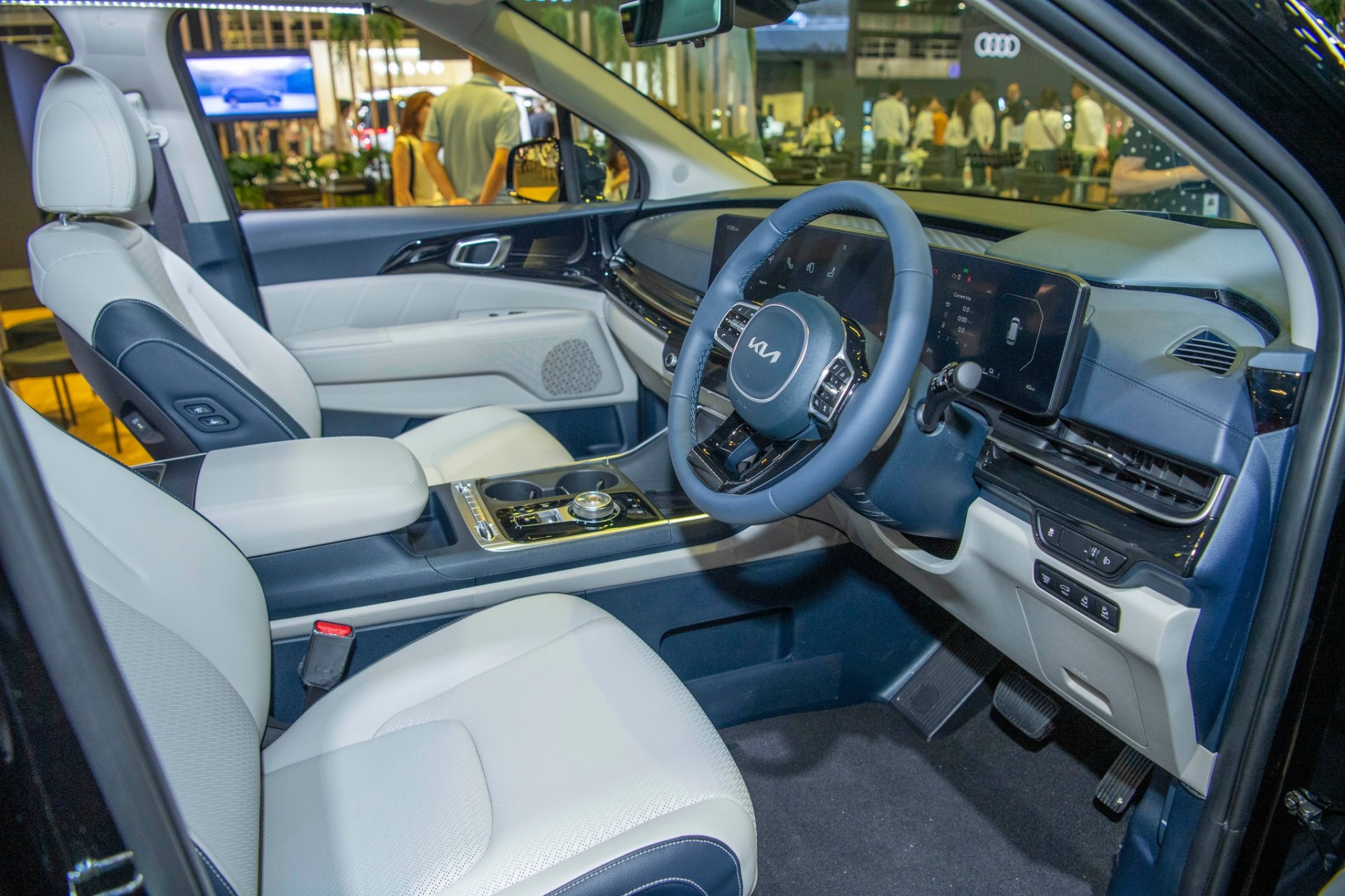 Kia Carnival 2024 bản hybrid ra mắt tại Singapore, chờ ngày về Việt Nam Kia Carnival 2024 bản hybrid ra mắt tại Singapore, chờ ngày về Việt Nam