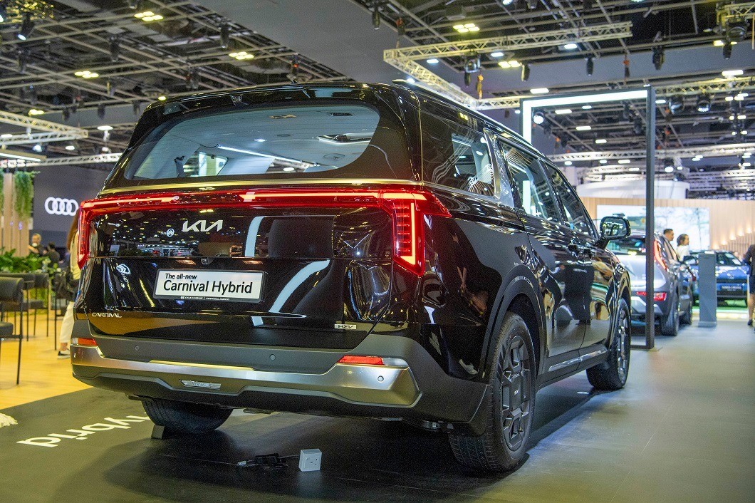 Kia Carnival 2024 bản hybrid ra mắt tại Singapore, chờ ngày về Việt Nam Kia Carnival 2024 bản hybrid ra mắt tại Singapore, chờ ngày về Việt Nam