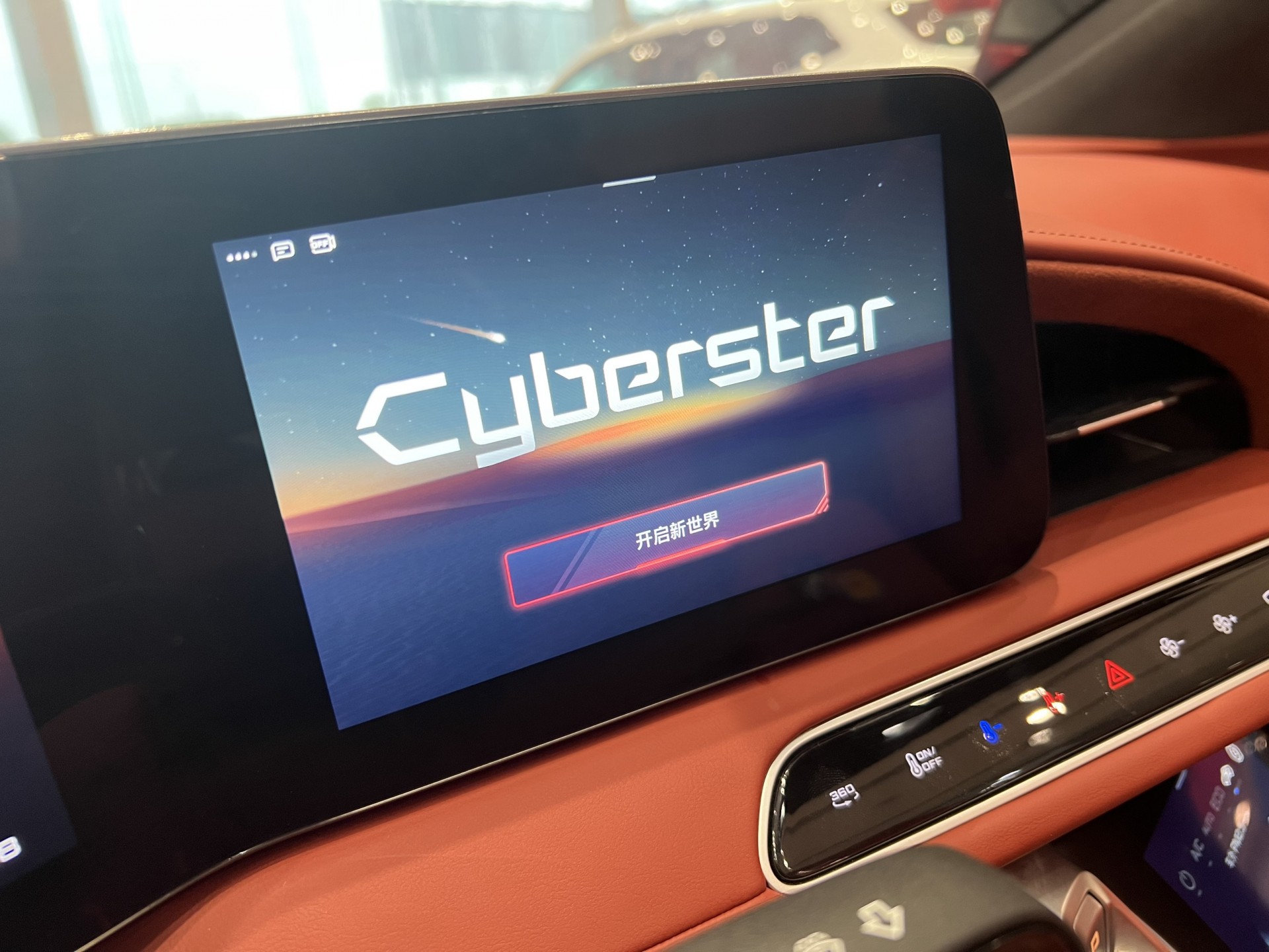 Chi tiết xe thể thao điện MG Cyberster trưng bày tại đại lý Chi tiết xe thể thao điện MG Cyberster trưng bày tại đại lý