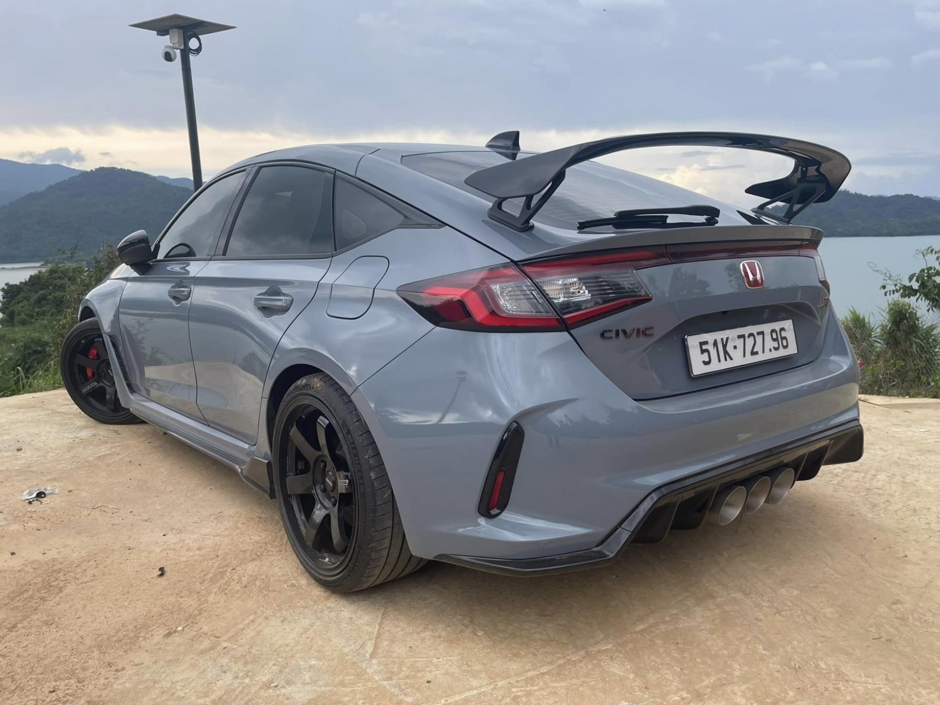 Honda Civic Type R 2023 được rao bán với giá 2,45 tỷ đồng Honda Civic Type R 2023 được rao bán với giá 2,45 tỷ đồng