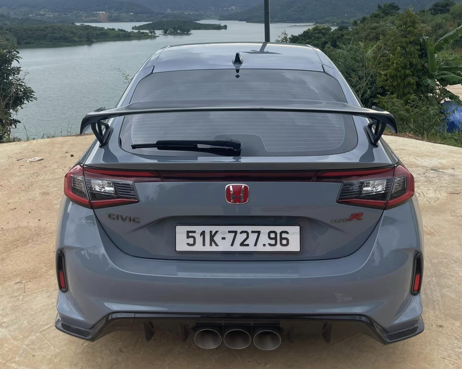 Honda Civic Type R 2023 được rao bán với giá 2,45 tỷ đồng Honda Civic Type R 2023 được rao bán với giá 2,45 tỷ đồng