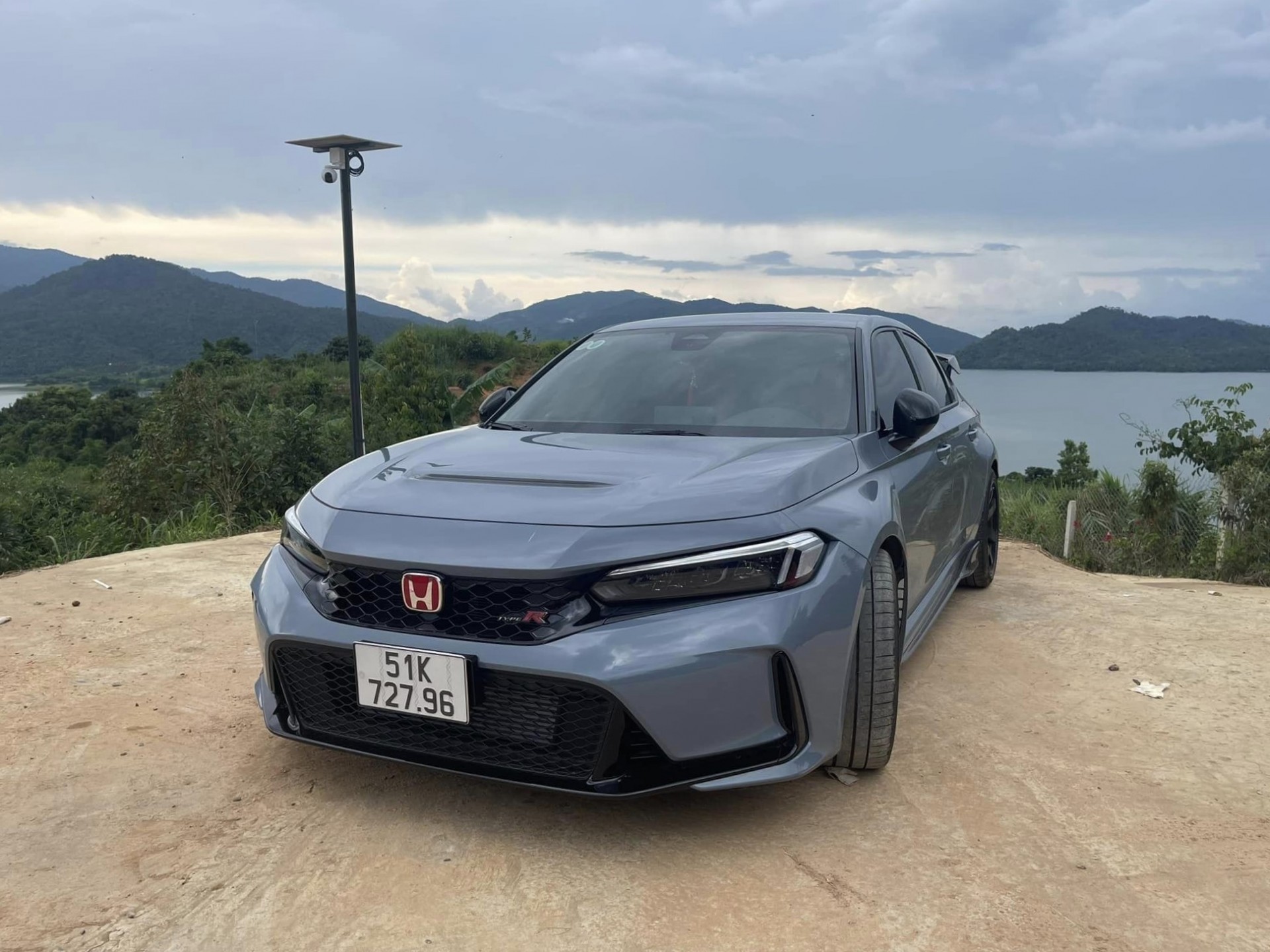 Honda Civic Type R 2023 được rao bán với giá 2,45 tỷ đồng Honda Civic Type R 2023 được rao bán với giá 2,45 tỷ đồng