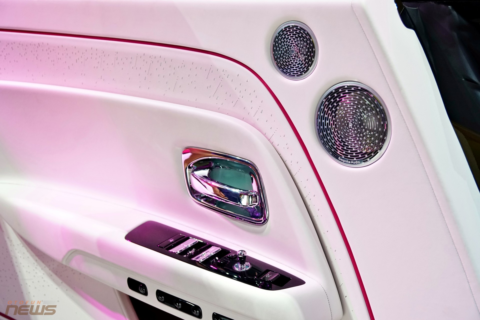 Cận cảnh Rolls-Royce Spectre 2024 - Chiếc xe điện có giá đắt nhất Việt Nam