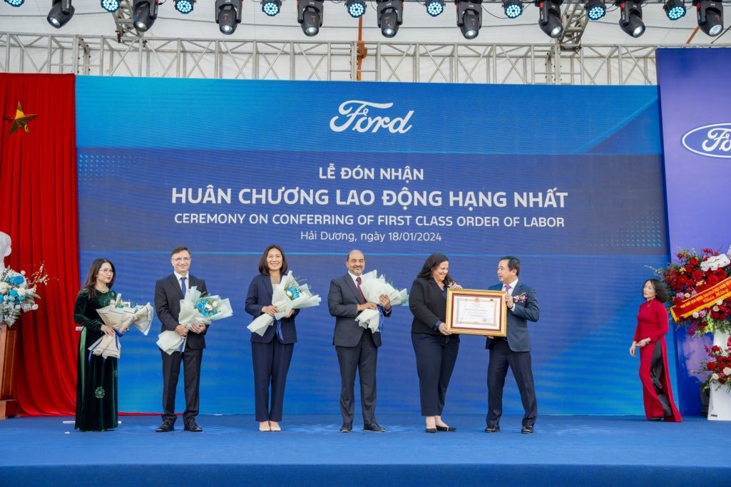 Ford Việt Nam nhận Huân chương Lao động hạng nhất Ford Việt Nam nhận Huân chương Lao động hạng nhất