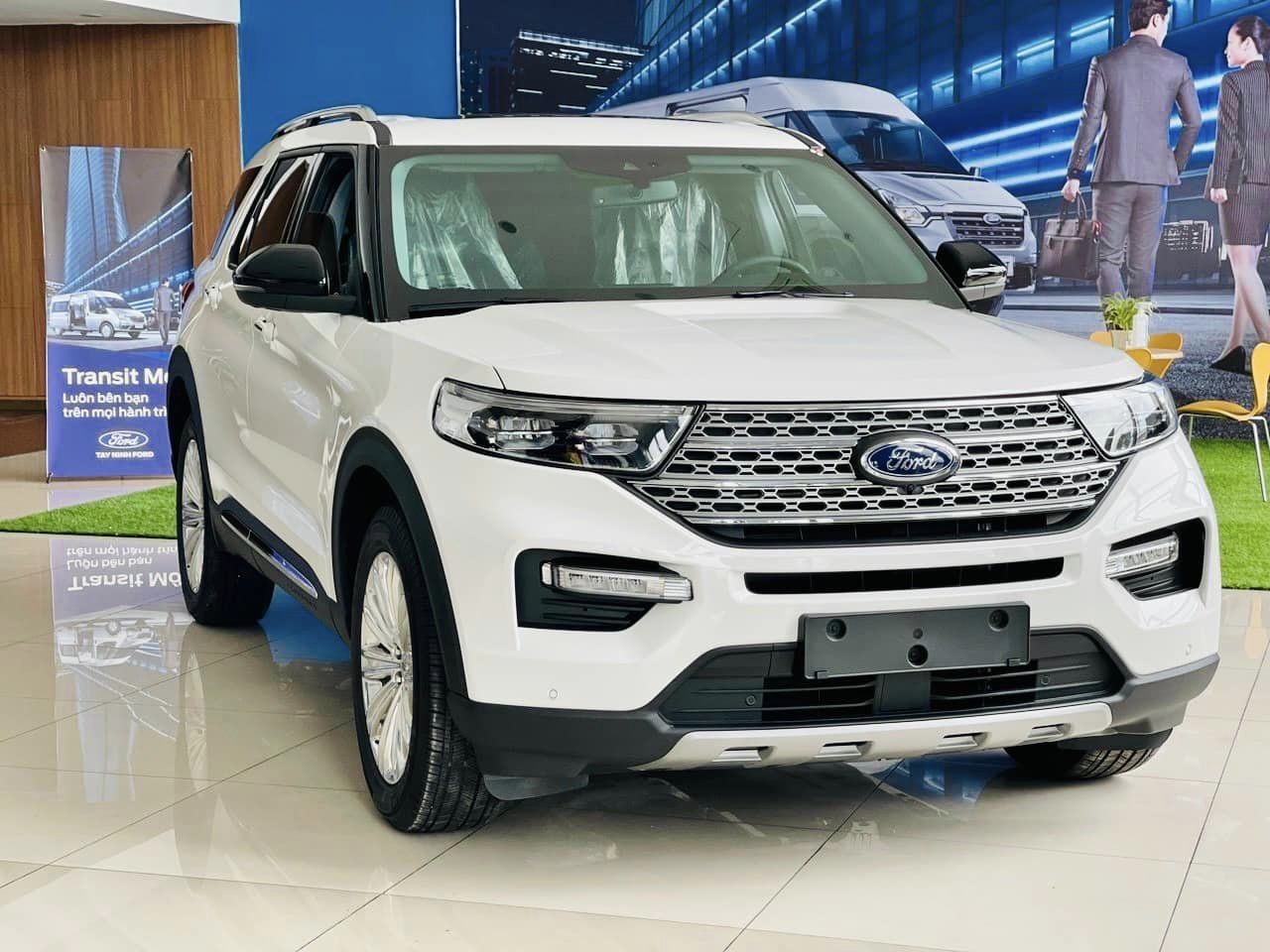 Ford Explorer giá sốc lên tới 440 triệu đồng Ford Explorer giá sốc lên tới 440 triệu đồng