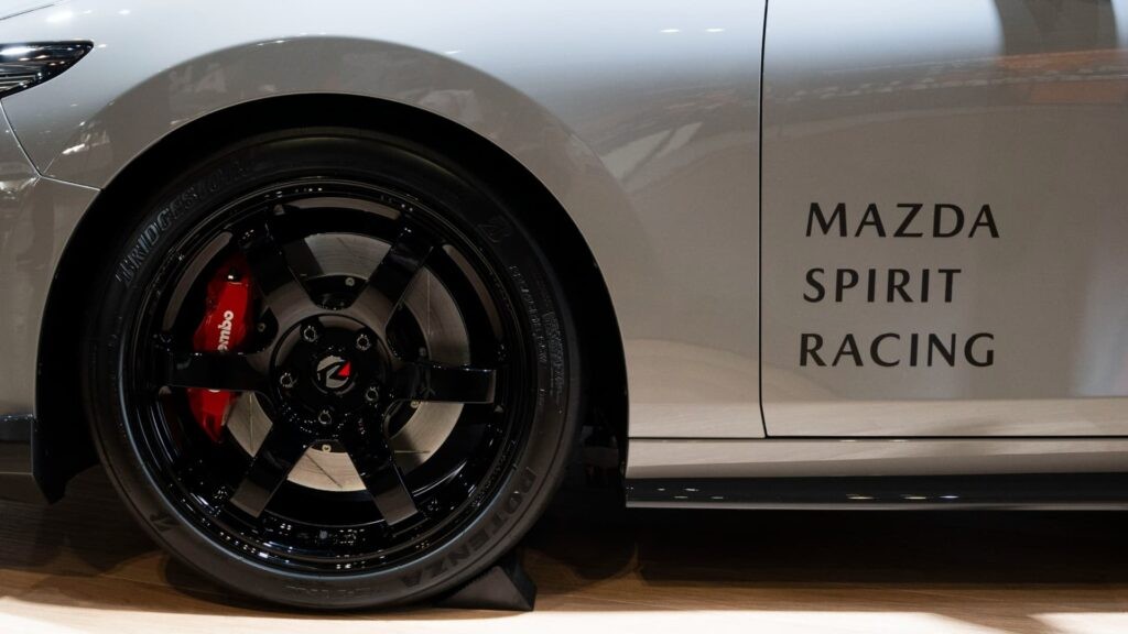 Mazda Spirit Racing 3 - kẻ đối đầu Honda Civic Type R Mazda Spirit Racing 3 - kẻ đối đầu Honda Civic Type R