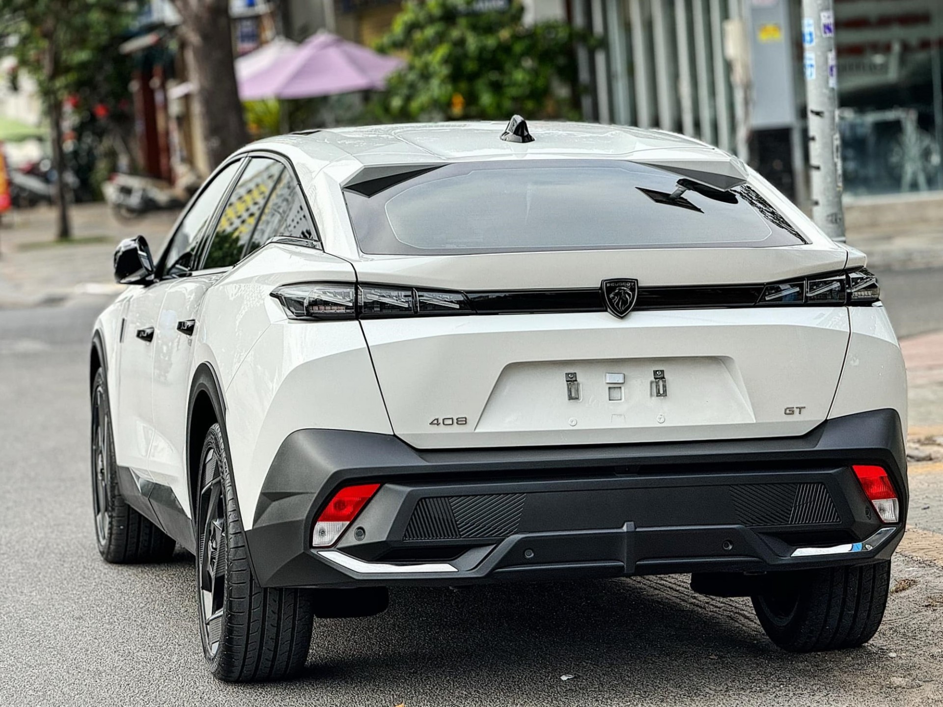 Peugeot 408 GT vừa chạy 2.600 km lỗ ngay 300 triệu đồng