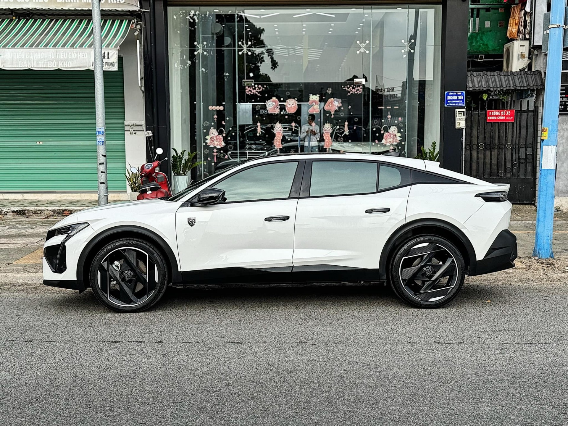Peugeot 408 GT vừa chạy 2.600 km lỗ ngay 300 triệu đồng