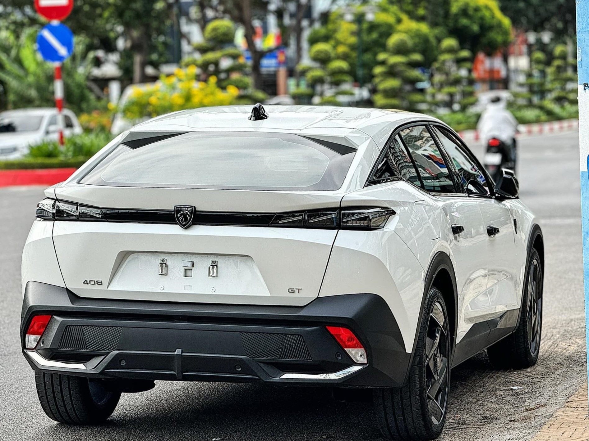 Peugeot 408 GT vừa chạy 2.600 km lỗ ngay 300 triệu đồng