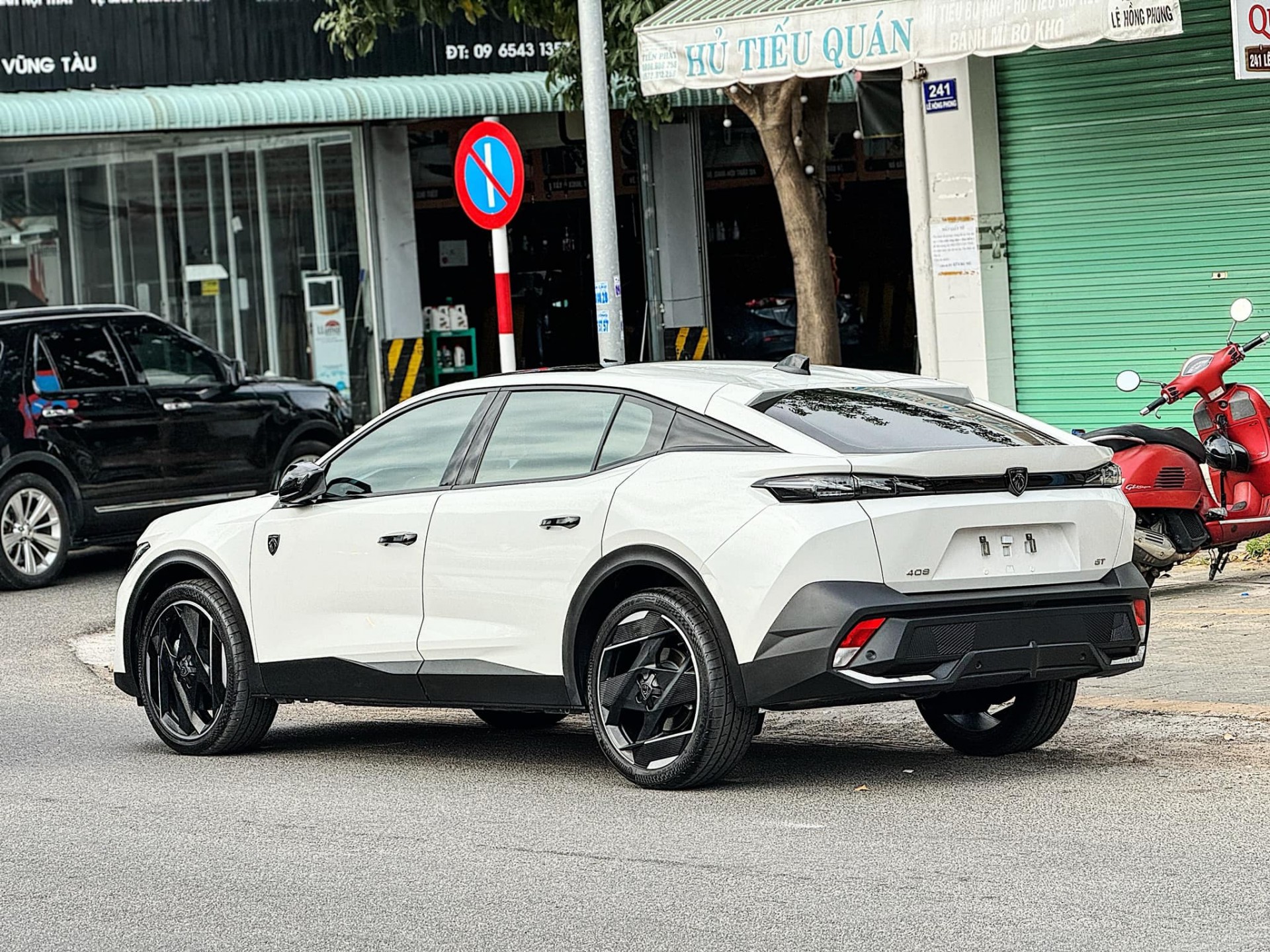 Peugeot 408 GT vừa chạy 2.600 km lỗ ngay 300 triệu đồng
