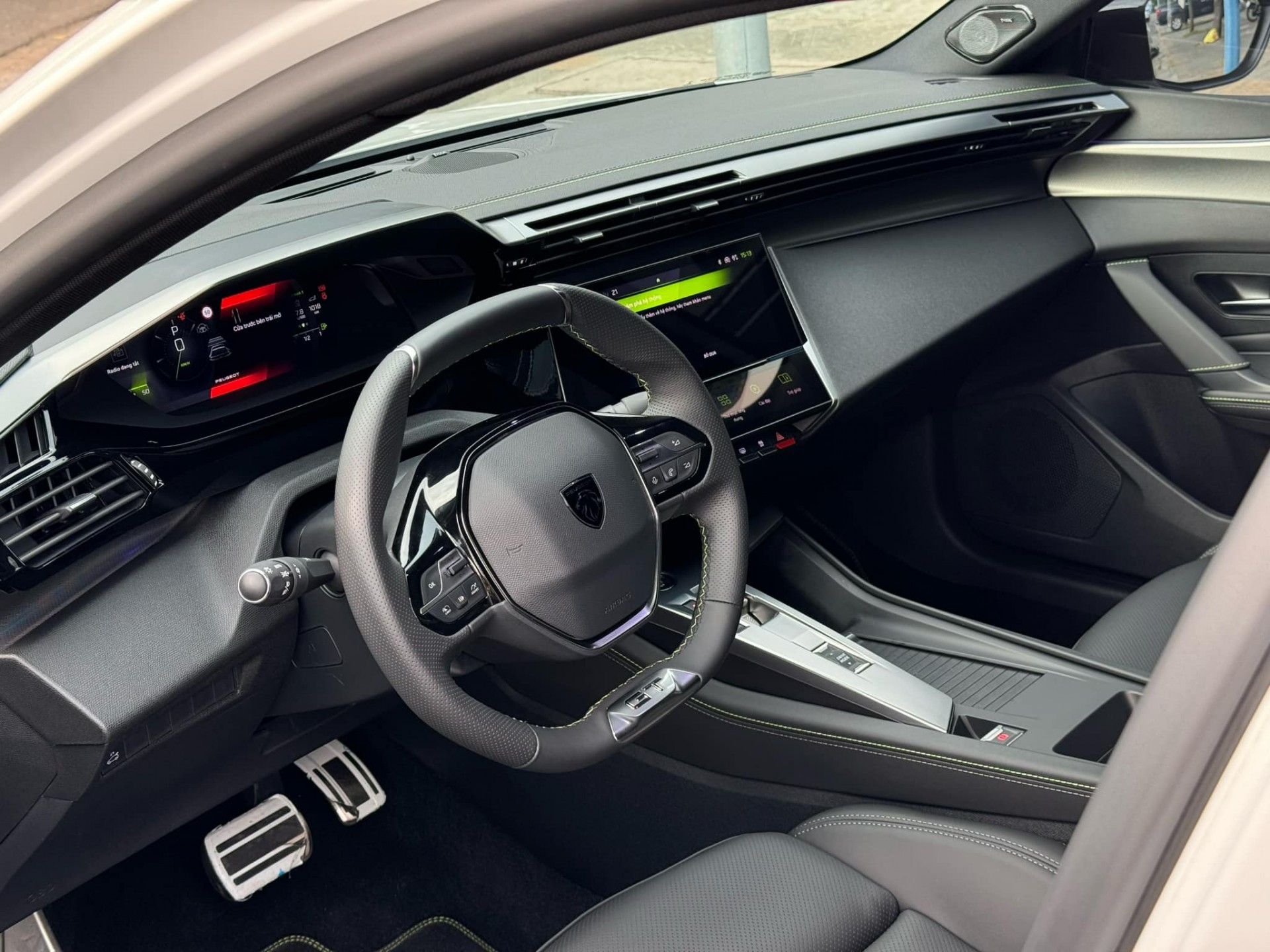 Peugeot 408 GT vừa chạy 2.600 km lỗ ngay 300 triệu đồng