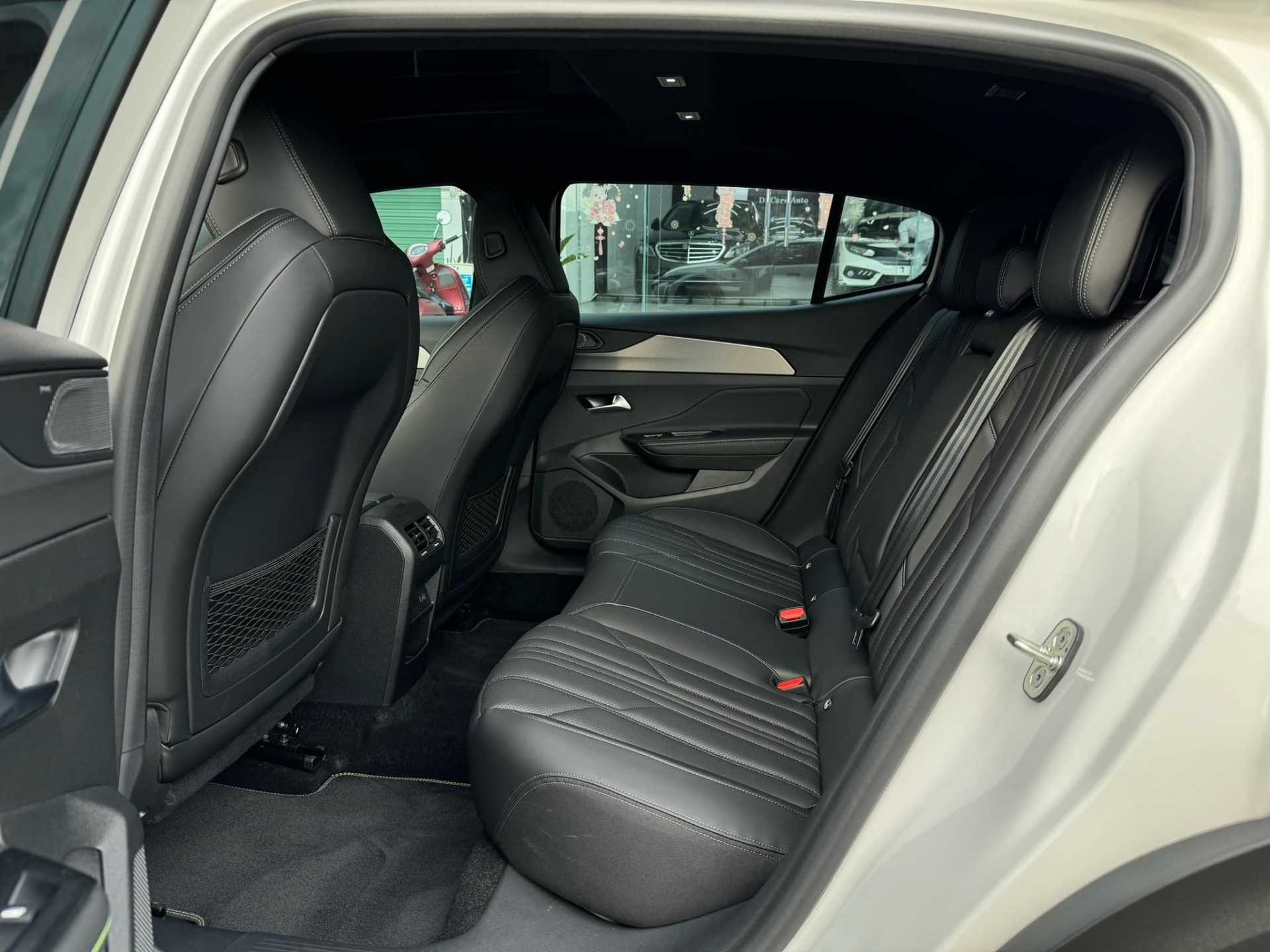 Peugeot 408 GT vừa chạy 2.600 km lỗ ngay 300 triệu đồng