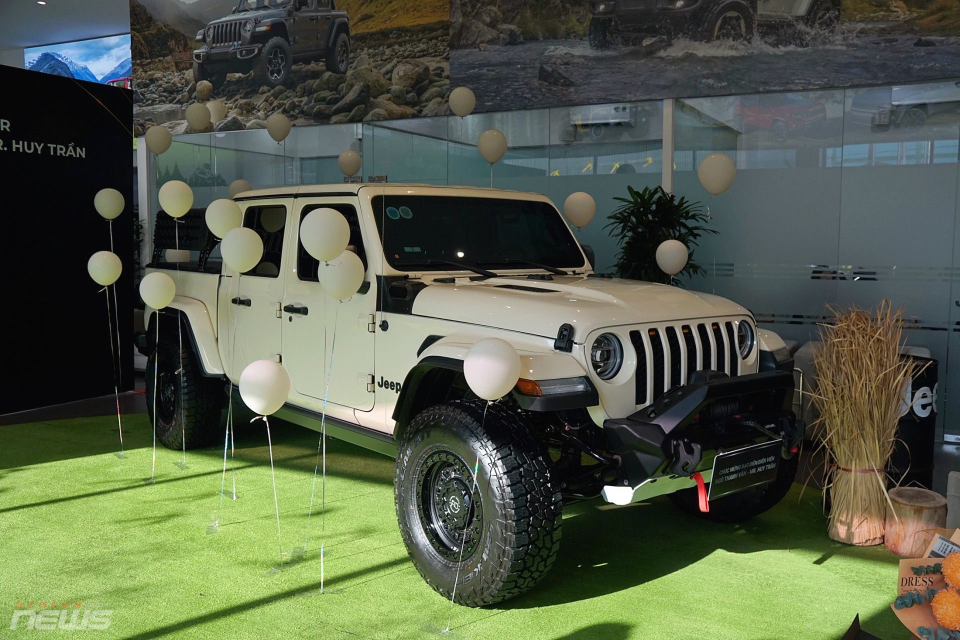 'Đả nữ' Ngô Thanh Vân được tặng Jeep Gladiator 'Đả nữ' Ngô Thanh Vân được tặng Jeep Gladiator